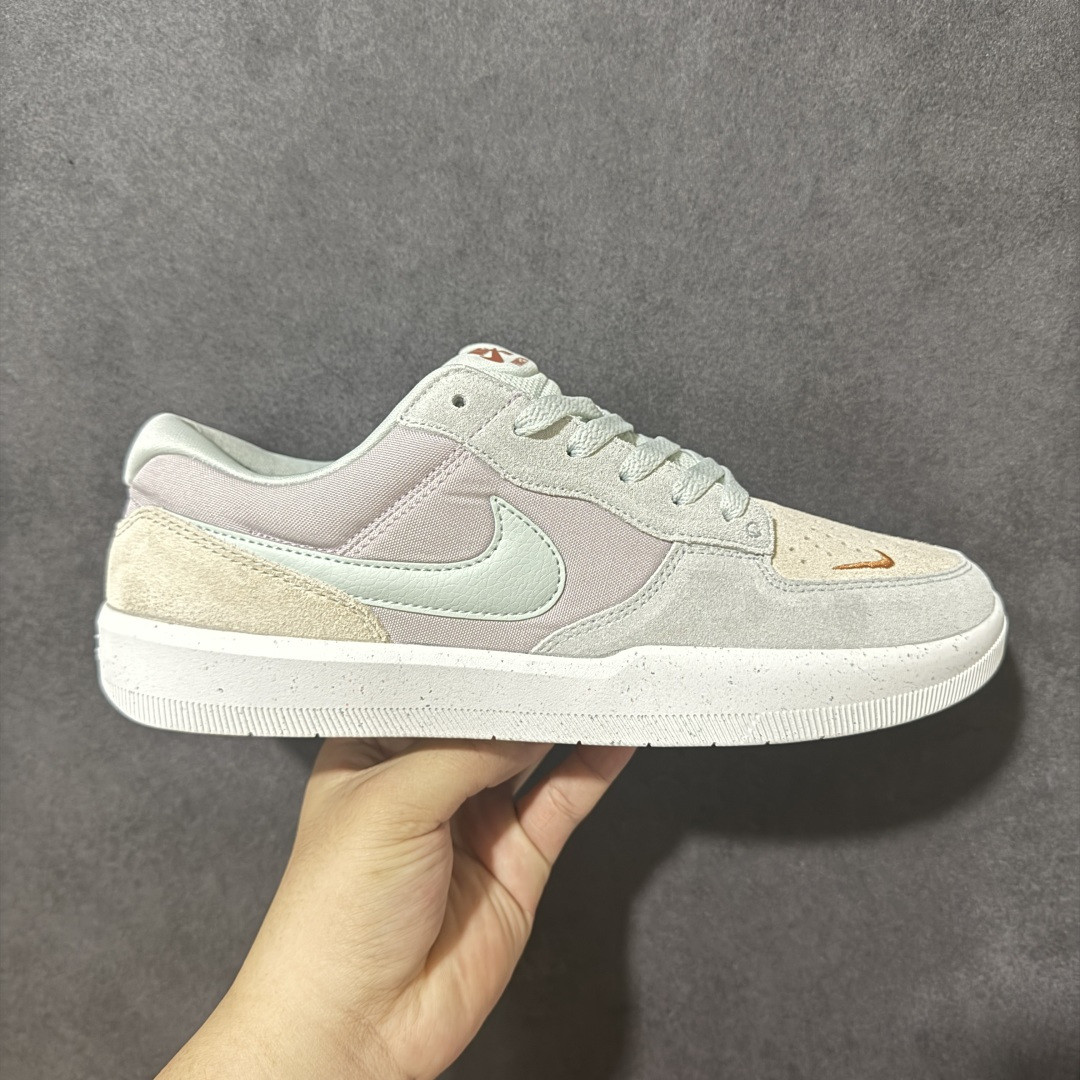 【公司级】Nike SB Force 58 硫化杯底 传统篮球风格板鞋 Nike SB Force 58 男/女滑板鞋采用包边设计 经久耐穿 硫化结构则有效提升灵活性 穿上这款创意力作 助你耀动街头 采用帆布和翻毛皮组合材料 融入打孔设计 为你打造彰显经典篮球风范的整体造型 货号：DV5477-005 尺码：36 36.5 37.5 38 38.5 39 40 40.5 41 42 42.5 43 44 45-选品中心