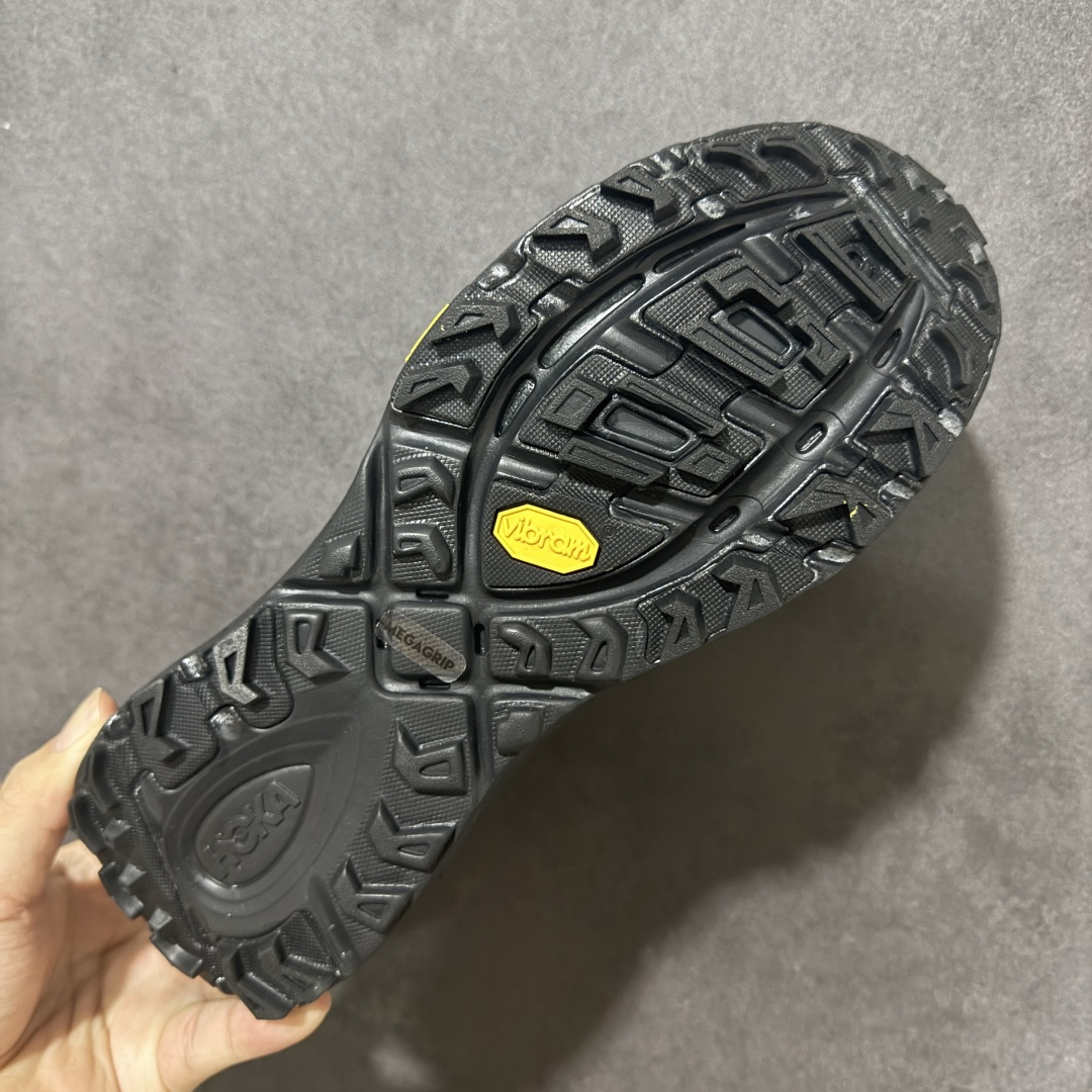 图片[9]-【公司级】Hoka Mafate Speed 2 马法特二代超轻厚底轻量山地跑步鞋 1126851 BKSV  #轻量化材料Fresh Foam。超轻量中底全部用料过3C认证！ 滚动平衡科技减少33%能量消耗 ！第二代Mafate更是延续精髓设计，并调整了整体的鞋型，修身的鞋型，更加灵巧的感觉一下子来了。外底韧弹感十足的EVA泡绵，结合Vibram橡胶大底，性能稳定输出，无论是平时穿着还是在潮湿的梅雨季节跑步，都是非常优秀的搭配。  尺码：36 36.5 37 38 38.5 39 40 40.5 41 42 42.5 43 44 45-选品中心