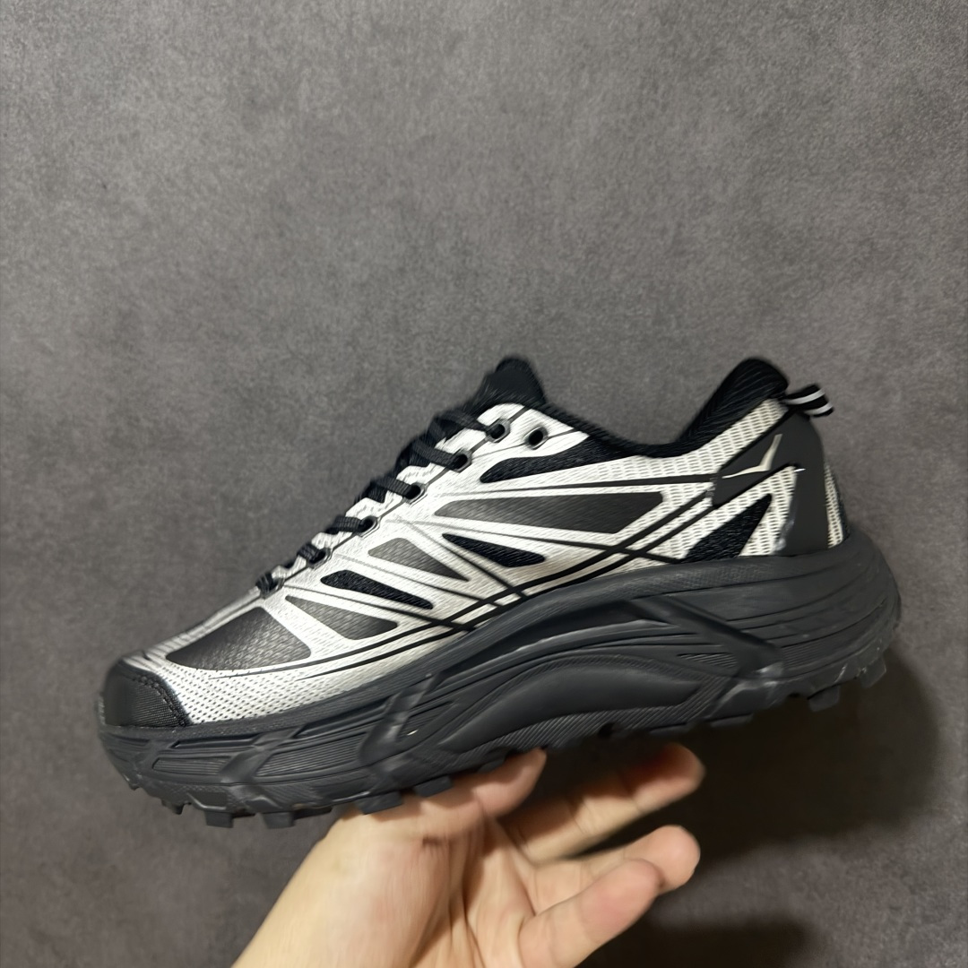 图片[2]-【公司级】Hoka Mafate Speed 2 马法特二代超轻厚底轻量山地跑步鞋 1126851 BKSV  #轻量化材料Fresh Foam。超轻量中底全部用料过3C认证！ 滚动平衡科技减少33%能量消耗 ！第二代Mafate更是延续精髓设计，并调整了整体的鞋型，修身的鞋型，更加灵巧的感觉一下子来了。外底韧弹感十足的EVA泡绵，结合Vibram橡胶大底，性能稳定输出，无论是平时穿着还是在潮湿的梅雨季节跑步，都是非常优秀的搭配。  尺码：36 36.5 37 38 38.5 39 40 40.5 41 42 42.5 43 44 45-选品中心
