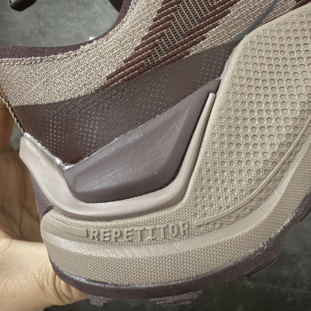 图片[3]-【纯原版】adidas HOLO PEAK 舒适贴合 户外越野跑鞋 男女同款 KK2240 顶级纯原 原鞋私模1：1开发 抽绳绑带设计，黑武士款机能感拉满，Lightstrike Pro中底踩出硬核气场，暗黑美学直接封神；黑武士款通透网面+流线型设计，清爽又轻盈，穿搭脚感全拿捏；大地咖款复古氛围感拉满，马牌大底防滑耐磨，抓地力超稳，软弹中底适合长时间步行越野不累脚，超高颜值 百搭各种风格！ 尺码：36-45含半码-选品中心