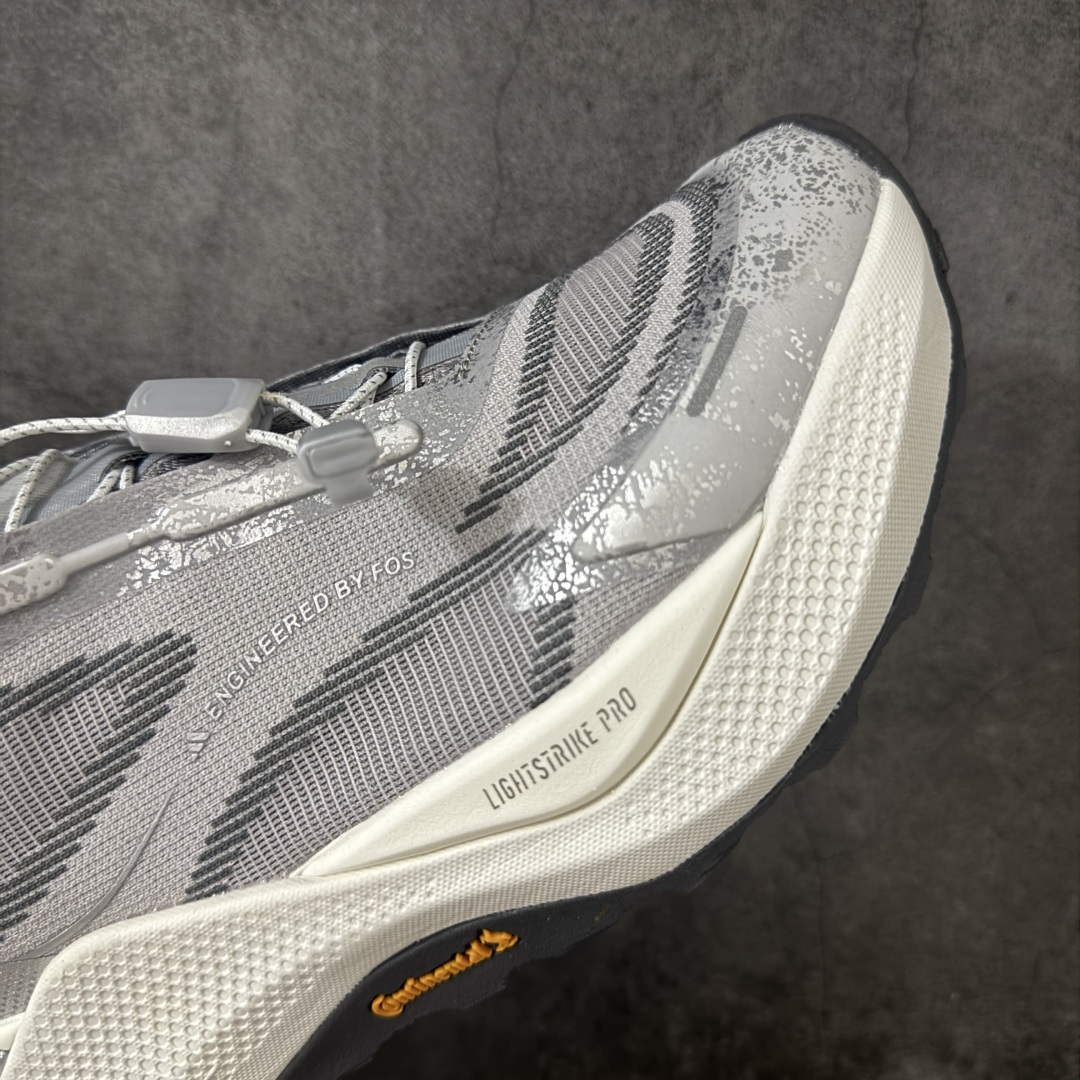 图片[6]-【纯原版】adidas HOLO PEAK 舒适贴合 户外越野跑鞋 男女同款 KK2240 顶级纯原 原鞋私模1：1开发 抽绳绑带设计，黑武士款机能感拉满，Lightstrike Pro中底踩出硬核气场，暗黑美学直接封神；黑武士款通透网面+流线型设计，清爽又轻盈，穿搭脚感全拿捏；大地咖款复古氛围感拉满，马牌大底防滑耐磨，抓地力超稳，软弹中底适合长时间步行越野不累脚，超高颜值 百搭各种风格！ 尺码：36-45含半码-选品中心