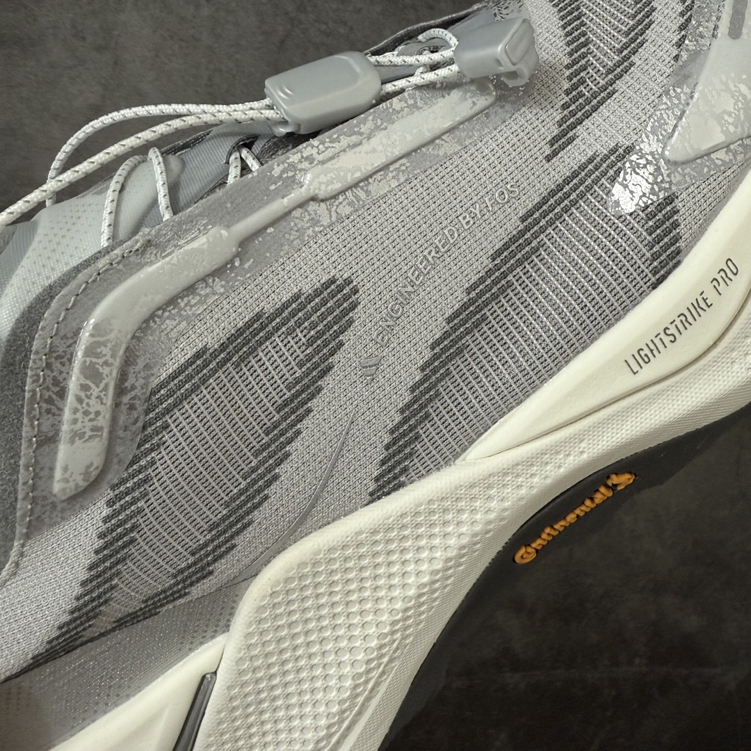 图片[4]-【纯原版】adidas HOLO PEAK 舒适贴合 户外越野跑鞋 男女同款 KK2240 顶级纯原 原鞋私模1：1开发 抽绳绑带设计，黑武士款机能感拉满，Lightstrike Pro中底踩出硬核气场，暗黑美学直接封神；黑武士款通透网面+流线型设计，清爽又轻盈，穿搭脚感全拿捏；大地咖款复古氛围感拉满，马牌大底防滑耐磨，抓地力超稳，软弹中底适合长时间步行越野不累脚，超高颜值 百搭各种风格！ 尺码：36-45含半码-选品中心