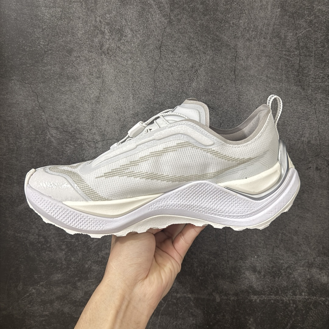图片[2]-【纯原版】adidas HOLO PEAK 舒适贴合 户外越野跑鞋 男女同款 KI1521 顶级纯原 原鞋私模1：1开发 抽绳绑带设计，黑武士款机能感拉满，Lightstrike Pro中底踩出硬核气场，暗黑美学直接封神；黑武士款通透网面+流线型设计，清爽又轻盈，穿搭脚感全拿捏；大地咖款复古氛围感拉满，马牌大底防滑耐磨，抓地力超稳，软弹中底适合长时间步行越野不累脚，超高颜值 百搭各种风格！ 尺码：36-45含半码-选品中心
