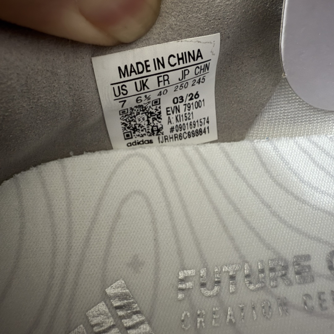 图片[7]-【纯原版】adidas HOLO PEAK 舒适贴合 户外越野跑鞋 男女同款 KI1521 顶级纯原 原鞋私模1：1开发 抽绳绑带设计，黑武士款机能感拉满，Lightstrike Pro中底踩出硬核气场，暗黑美学直接封神；黑武士款通透网面+流线型设计，清爽又轻盈，穿搭脚感全拿捏；大地咖款复古氛围感拉满，马牌大底防滑耐磨，抓地力超稳，软弹中底适合长时间步行越野不累脚，超高颜值 百搭各种风格！ 尺码：36-45含半码-选品中心
