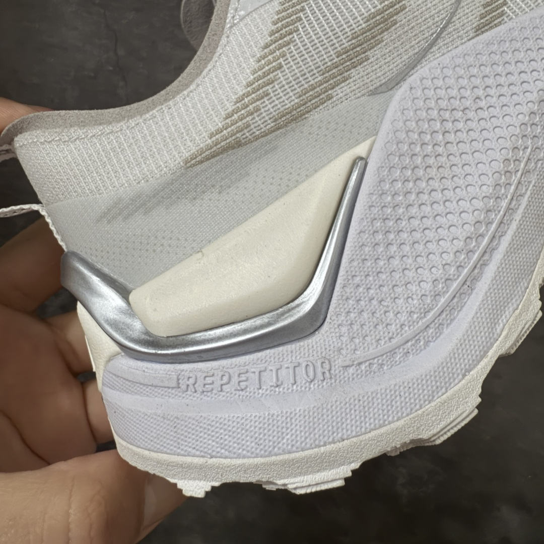 图片[3]-【纯原版】adidas HOLO PEAK 舒适贴合 户外越野跑鞋 男女同款 KI1521 顶级纯原 原鞋私模1：1开发 抽绳绑带设计，黑武士款机能感拉满，Lightstrike Pro中底踩出硬核气场，暗黑美学直接封神；黑武士款通透网面+流线型设计，清爽又轻盈，穿搭脚感全拿捏；大地咖款复古氛围感拉满，马牌大底防滑耐磨，抓地力超稳，软弹中底适合长时间步行越野不累脚，超高颜值 百搭各种风格！ 尺码：36-45含半码-选品中心