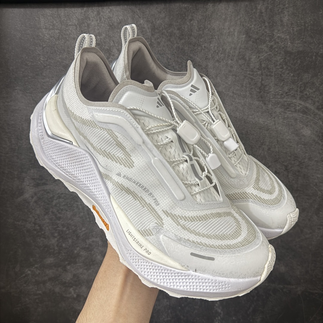 【纯原版】adidas HOLO PEAK 舒适贴合 户外越野跑鞋 男女同款 KI1521 顶级纯原 原鞋私模1：1开发 抽绳绑带设计，黑武士款机能感拉满，Lightstrike Pro中底踩出硬核气场，暗黑美学直接封神；黑武士款通透网面+流线型设计，清爽又轻盈，穿搭脚感全拿捏；大地咖款复古氛围感拉满，马牌大底防滑耐磨，抓地力超稳，软弹中底适合长时间步行越野不累脚，超高颜值 百搭各种风格！ 尺码：36-45含半码-选品中心
