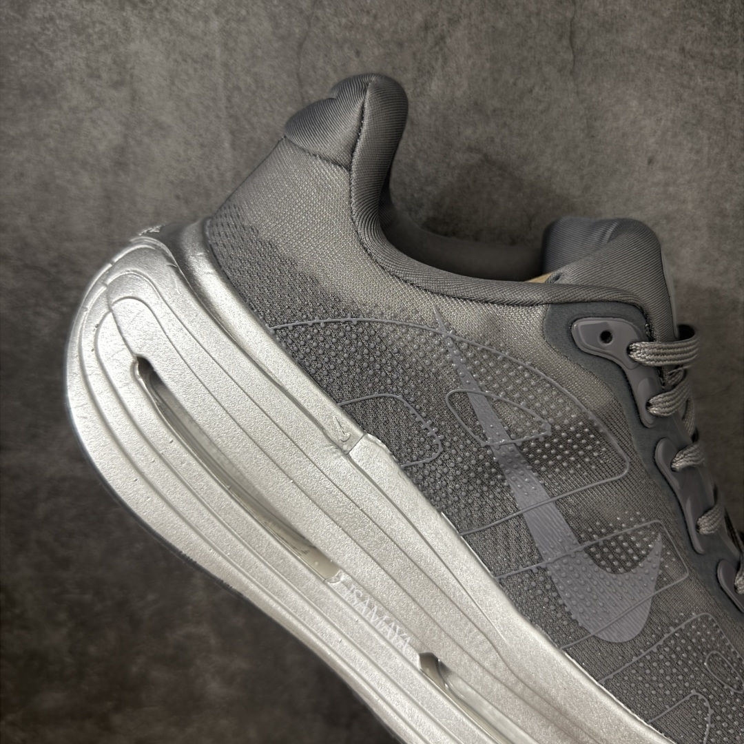 图片[7]-【公司级】Nike × ISAMAYA Vomero Premium 烟灰色 舒适减震防滑 低帮跑步鞋 全掌ReactX泡绵中底 前掌和后跟还配备了Air Zoom气垫单元 据说跑起来更快更舒适哦 这次最大的升级点 首次引入了ReactX泡绵 货号：IR1988-084 尺码：36-46带半码-选品中心