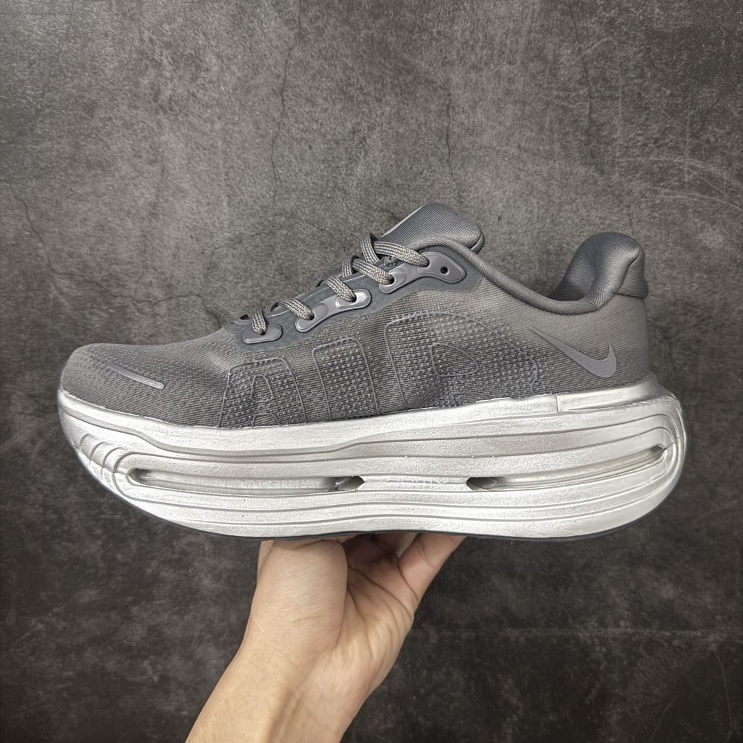 图片[2]-【公司级】Nike × ISAMAYA Vomero Premium 烟灰色 舒适减震防滑 低帮跑步鞋 全掌ReactX泡绵中底 前掌和后跟还配备了Air Zoom气垫单元 据说跑起来更快更舒适哦 这次最大的升级点 首次引入了ReactX泡绵 货号：IR1988-084 尺码：36-46带半码-选品中心
