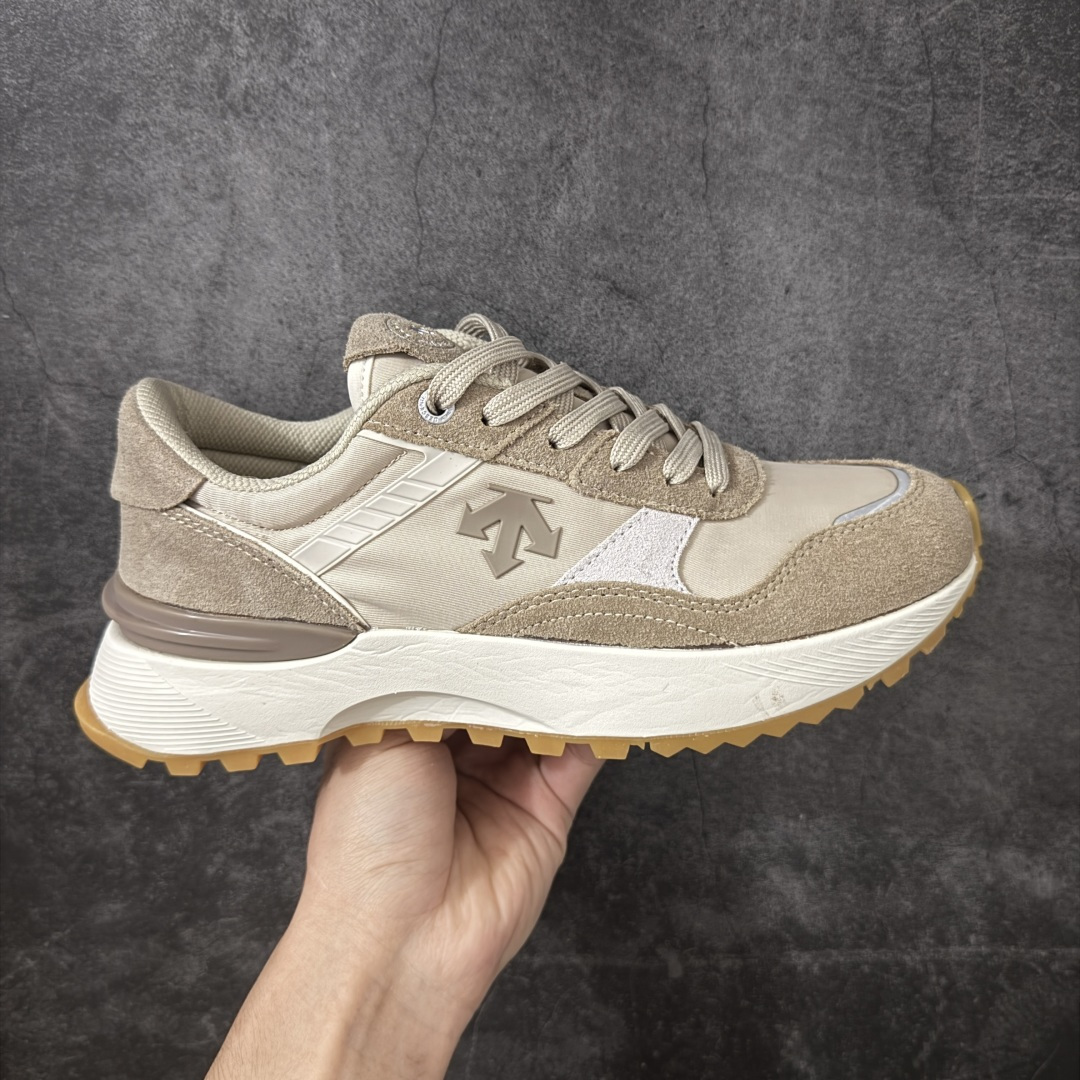 【公司级】迪桑特DESCENTE BOA DUALIS都市通勤 GORE-TEX 时尚舒适 防滑耐磨 时尚休闲运动覆盖防水男子越野跑鞋 适合技术路线单日徒步穿着受到长途野外跑步鞋的启发 适合在变化的地形上进行快速轻快的徒步旅行 穿着舒适而有支撑性 使您充满信心 该设计与脚部融为一体 可最大限度地减少摩擦 货号：D4431LSN21 尺码：36-45带半码-选品中心