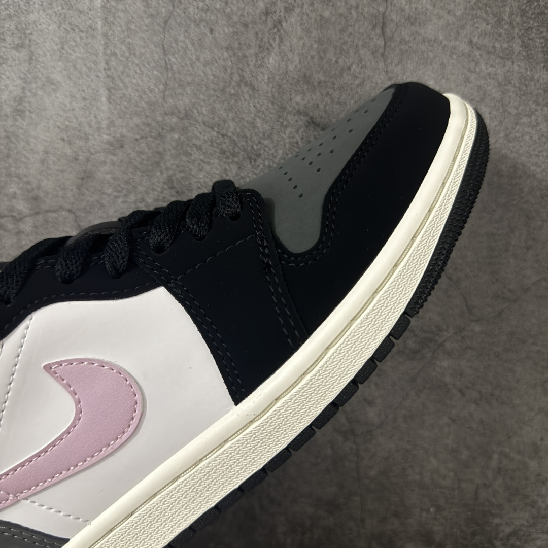 图片[6]-【DT纯原】Air Jordan Low AJ1 乔1灰粉色 低帮文化休闲运动板鞋 II3788-003  市面中低帮最具代表性版本没有之一 口碑大厂出品 品控大底版型不断改良更新 全套原纸板楦头开发 确保原汁原味 完美呈现版型 完美零毛边处理 原厂内置全掌气垫 价格定位良心 平台专用代工流水线出品 一眼公司既视感 拿到手的一瞬间就与众不同 碾压市面所有版本 全部原鞋开发 每一个配色都会采购原鞋确认细节 打破市面看图做货无好货之说 尺码：39-46-选品中心