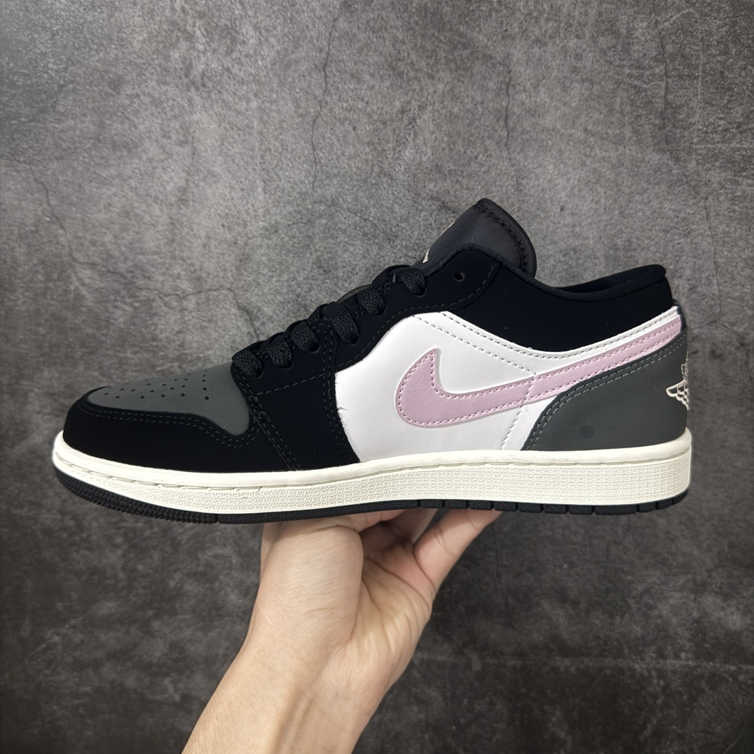 图片[2]-【DT纯原】Air Jordan Low AJ1 乔1灰粉色 低帮文化休闲运动板鞋 II3788-003  市面中低帮最具代表性版本没有之一 口碑大厂出品 品控大底版型不断改良更新 全套原纸板楦头开发 确保原汁原味 完美呈现版型 完美零毛边处理 原厂内置全掌气垫 价格定位良心 平台专用代工流水线出品 一眼公司既视感 拿到手的一瞬间就与众不同 碾压市面所有版本 全部原鞋开发 每一个配色都会采购原鞋确认细节 打破市面看图做货无好货之说 尺码：39-46-选品中心