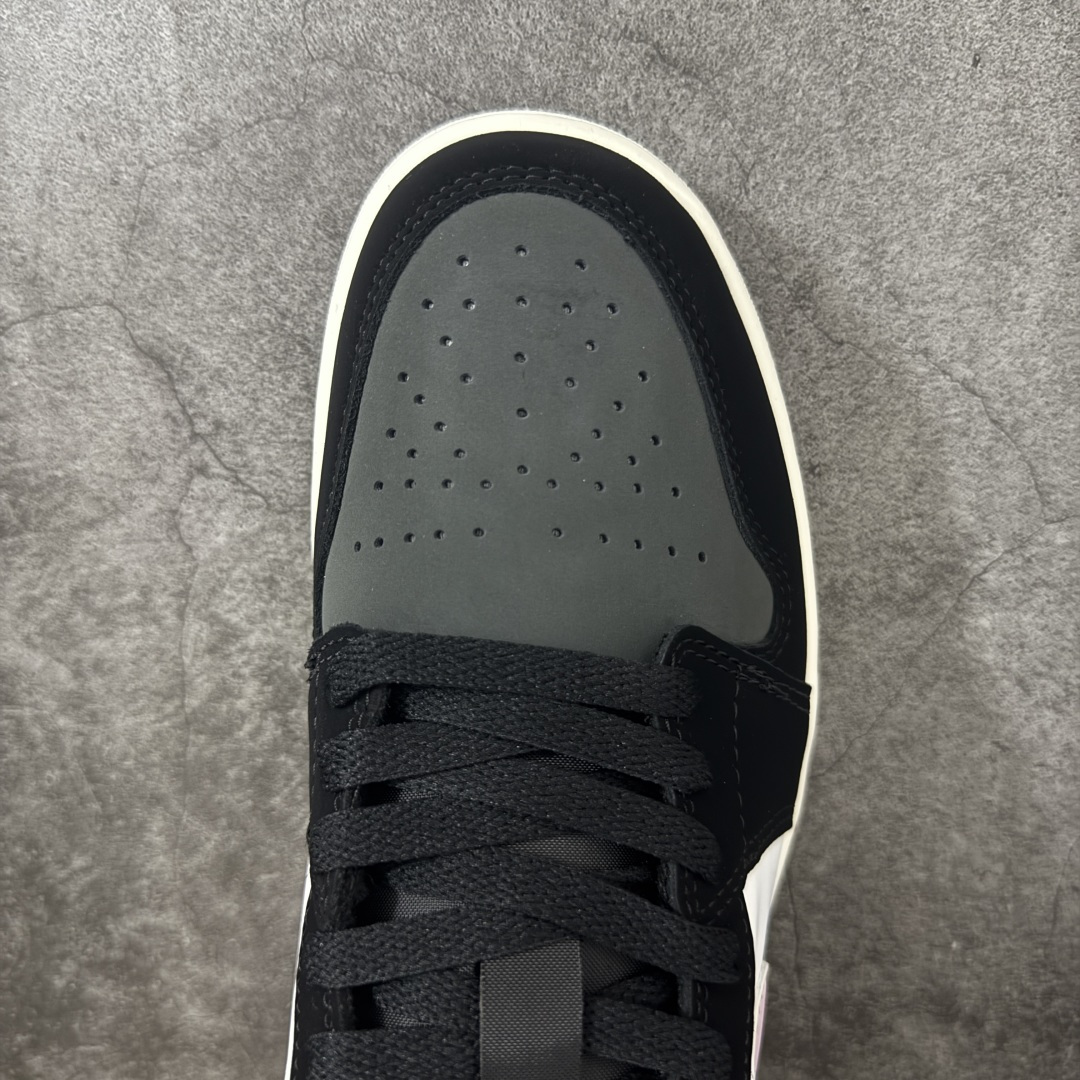 图片[5]-【DT纯原】Air Jordan Low AJ1 乔1灰粉色 低帮文化休闲运动板鞋 II3788-003  市面中低帮最具代表性版本没有之一 口碑大厂出品 品控大底版型不断改良更新 全套原纸板楦头开发 确保原汁原味 完美呈现版型 完美零毛边处理 原厂内置全掌气垫 价格定位良心 平台专用代工流水线出品 一眼公司既视感 拿到手的一瞬间就与众不同 碾压市面所有版本 全部原鞋开发 每一个配色都会采购原鞋确认细节 打破市面看图做货无好货之说 尺码：39-46-选品中心