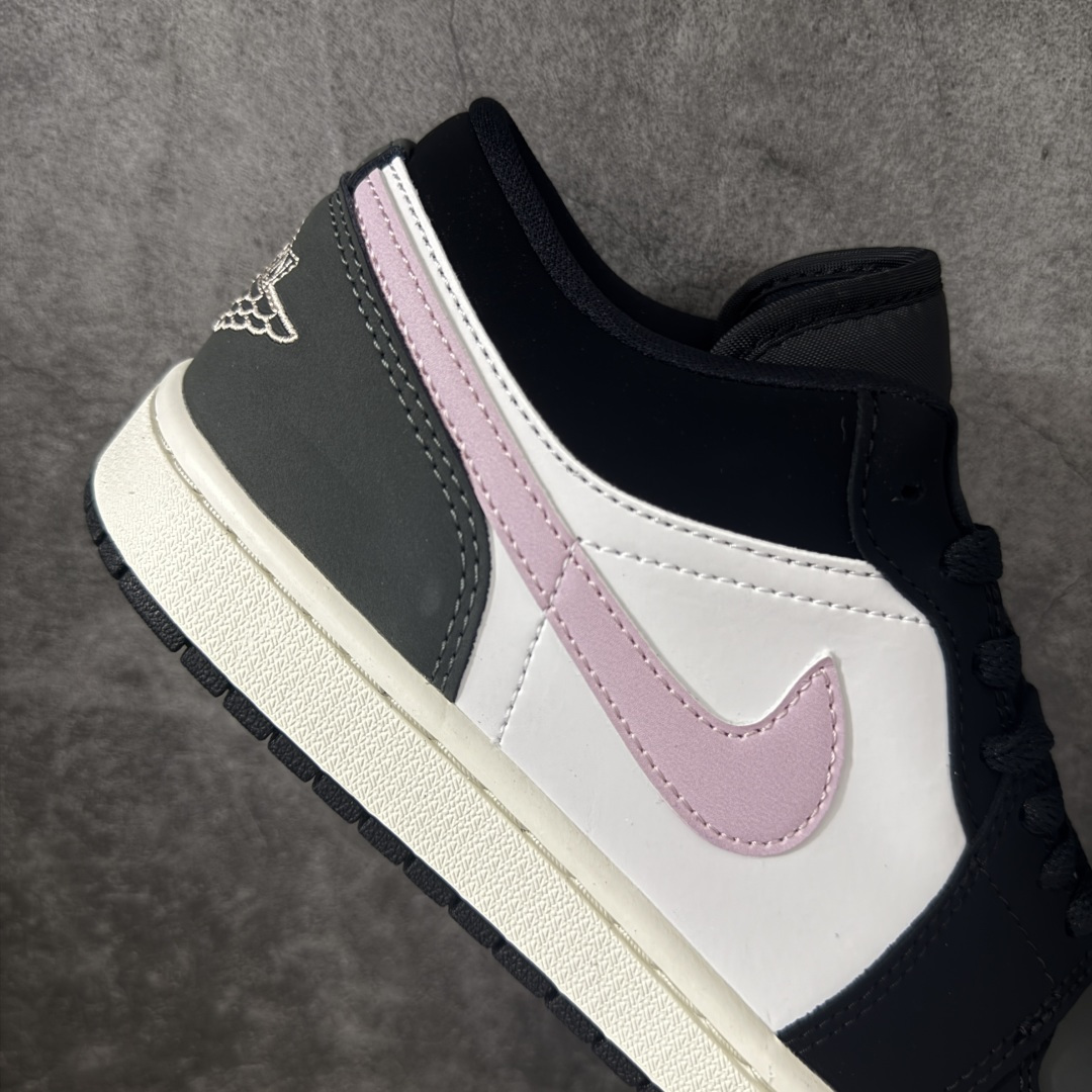 图片[7]-【DT纯原】Air Jordan Low AJ1 乔1灰粉色 低帮文化休闲运动板鞋 II3788-003  市面中低帮最具代表性版本没有之一 口碑大厂出品 品控大底版型不断改良更新 全套原纸板楦头开发 确保原汁原味 完美呈现版型 完美零毛边处理 原厂内置全掌气垫 价格定位良心 平台专用代工流水线出品 一眼公司既视感 拿到手的一瞬间就与众不同 碾压市面所有版本 全部原鞋开发 每一个配色都会采购原鞋确认细节 打破市面看图做货无好货之说 尺码：39-46-选品中心