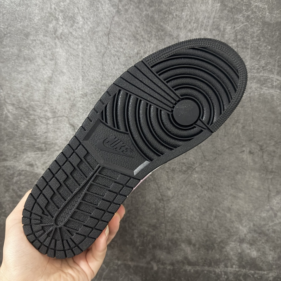 图片[9]-【DT纯原】Air Jordan Low AJ1 乔1灰粉色 低帮文化休闲运动板鞋 II3788-003  市面中低帮最具代表性版本没有之一 口碑大厂出品 品控大底版型不断改良更新 全套原纸板楦头开发 确保原汁原味 完美呈现版型 完美零毛边处理 原厂内置全掌气垫 价格定位良心 平台专用代工流水线出品 一眼公司既视感 拿到手的一瞬间就与众不同 碾压市面所有版本 全部原鞋开发 每一个配色都会采购原鞋确认细节 打破市面看图做货无好货之说 尺码：39-46-选品中心