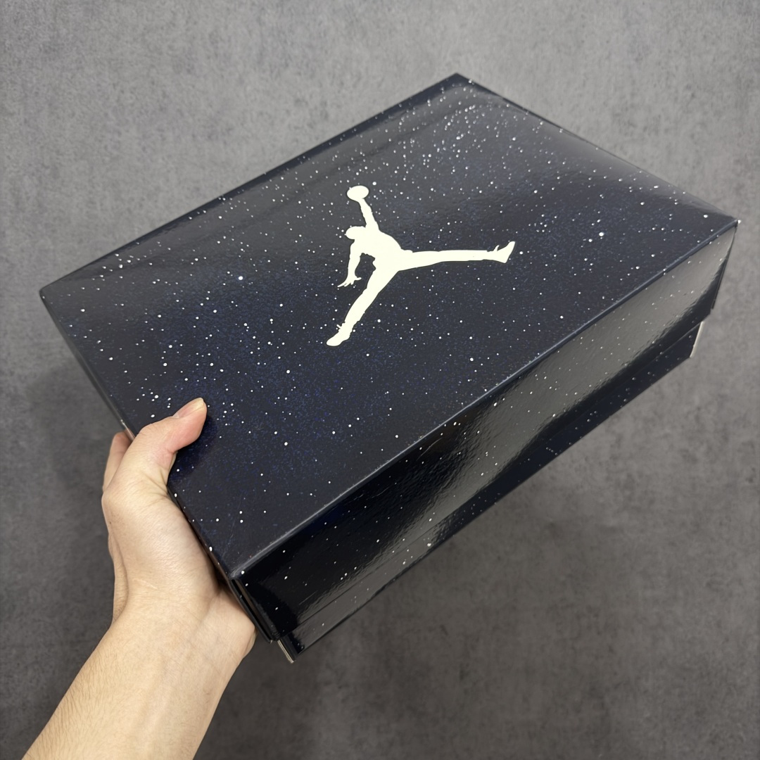 图片[11]-【XP纯原】Air Jordan 3 Retro OG Brasil 巴西足球队设计灵感 赛车蓝 纯原生产线出品 圈内最强三代系列 匠心打造 开发时长超过半年 目前可过各类鉴定或无法鉴定 裸鞋随便操作 全套原纸板楦头开发 原厂大底磨具加持立体防滑纹理 原装可视Air Sole气垫 原汁原味最完美的三代版型 唯一正确鞋头趴度弧度高度鞋身腰线 原厂TPU后跟饰片 正确内里反口里网布 皮料菱角分明不变形无多余毛边 广东原厂zp同批次手工大底描漆拉丝 市场唯一原厂鞋扣模具 原厂织唛标 原厂飞人电绣工艺 尾指中部跳三针 独家绑鞋带手法 印刷中底布 四线拉帮 米色美纹纸贴合固定 进口港宝加持 后跟自然饱满 全鞋荧光划线卡点 追求极致完美 每一双都是工艺品 多重QC质检 超越公司货的品控标准 实实在在的免检产品！ 货号：IV4871-400 尺码：40 40.5 41 42 42.5 43 44 44.5 45 45.5 46 47.5 48.5-选品中心