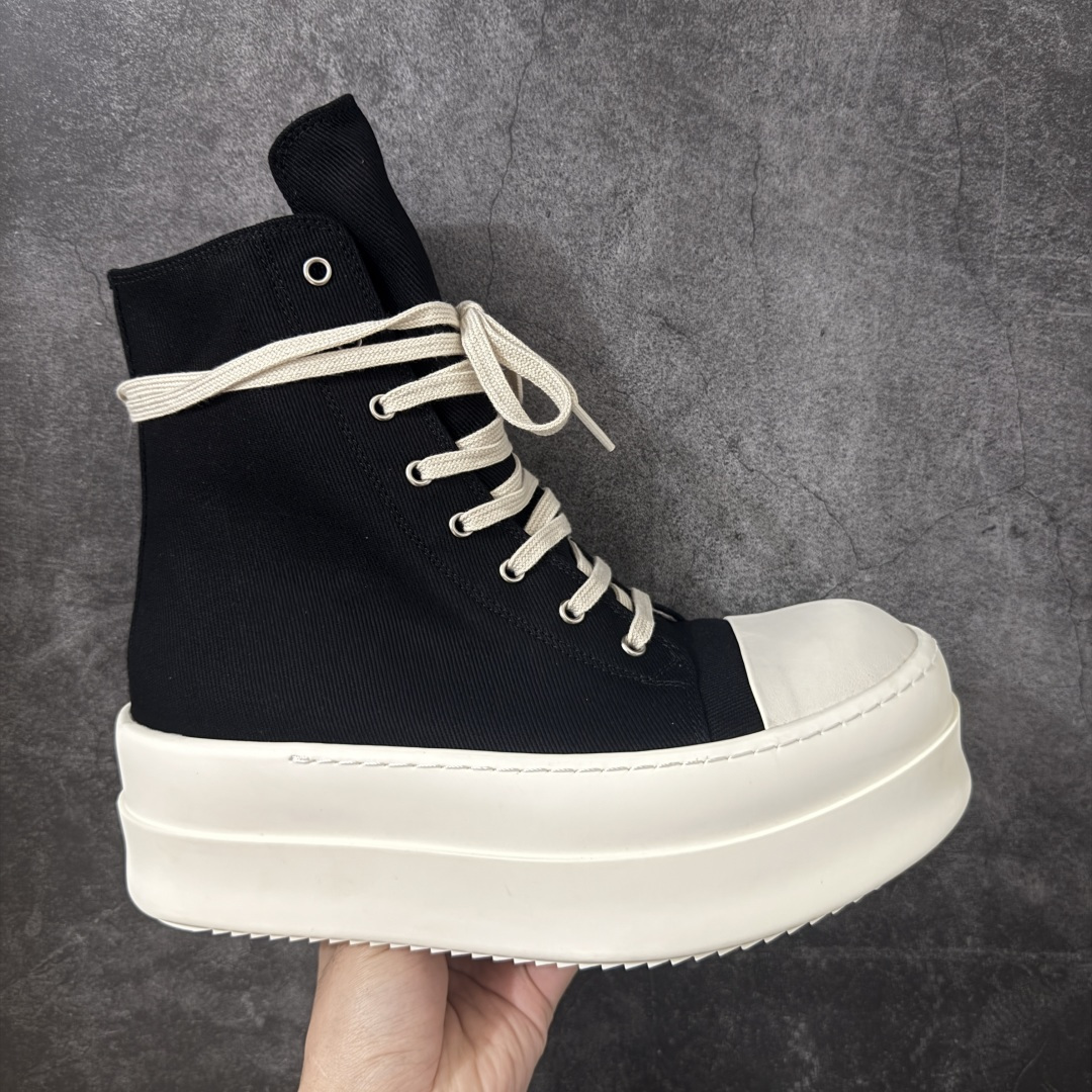 【莞产G版】帆布大匡威RO / Rick Owens DRKSHDW 瑞克·欧文斯 大匡威/高帮厚底/ 水洗牛仔帆布 高帮 西瓜头 【皮料】 东莞原厂进口全新2025年新材质““水洗牛仔斜纹帆布” 【鞋带】 鞋带采用水染定织法工艺,高密度之下,透出光泽感! 【鞋头】软糯,轻轻按压有牛皮细细的纹理质感! 【鞋底】TPU大底奶香味!硬度、肤感一比一!鞋底logo钢印清晰正确! 【鞋垫】独家私人开模压印!牛皮贴面,双层复合! 【尺码】 :36 37 38 39 40 41 42 43 44 45 46!-选品中心