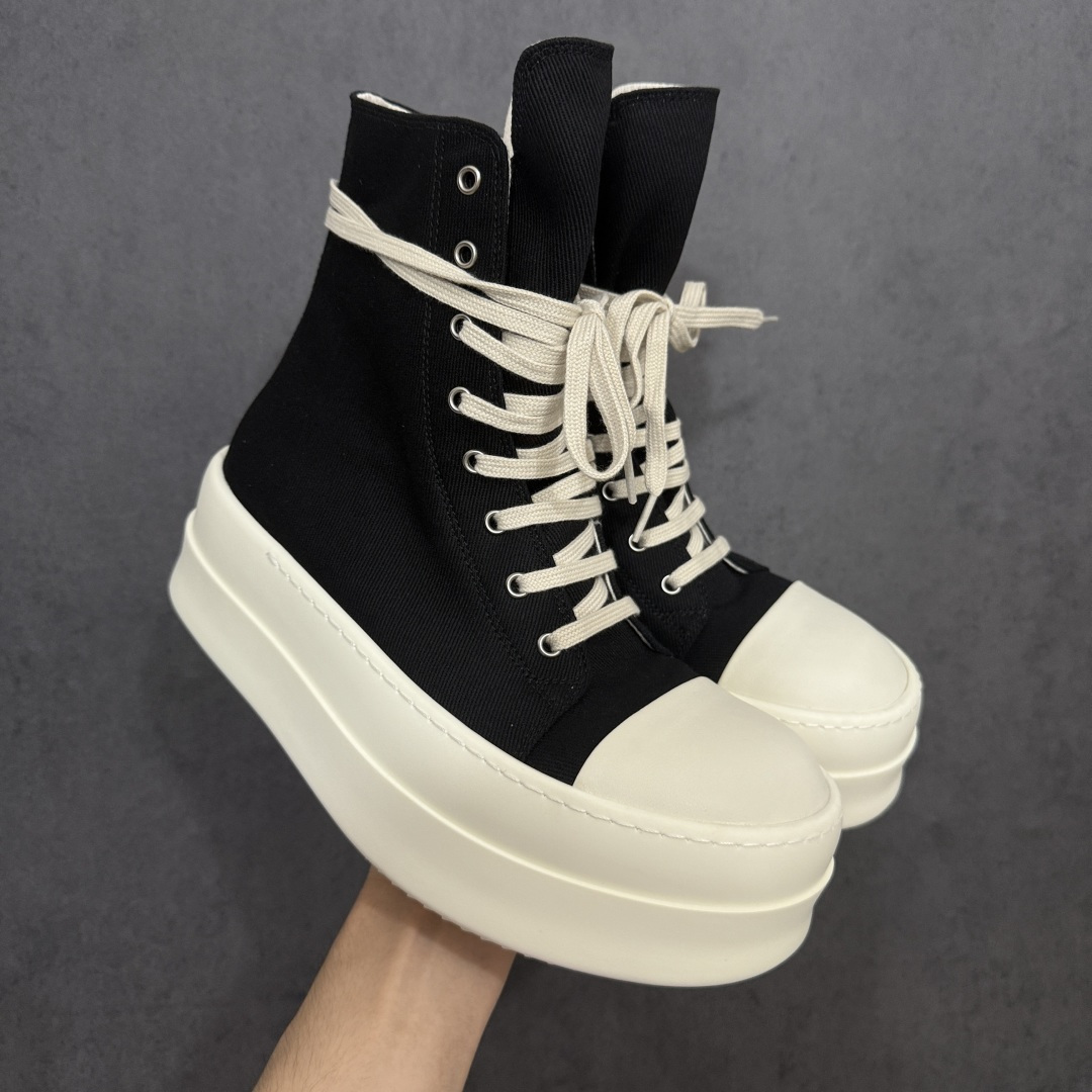 【莞产G版】帆布大匡威RO / Rick Owens DRKSHDW 瑞克·欧文斯 大匡威/高帮厚底/ 水洗牛仔帆布 高帮 西瓜头 【皮料】 东莞原厂进口全新2025年新材质““水洗牛仔斜纹帆布” 【鞋带】 鞋带采用水染定织法工艺，高密度之下，透出光泽感！ 【鞋头】软糯，轻轻按压有牛皮细细的纹理质感！ 【鞋底】TPU大底奶香味！硬度、肤感一比一！鞋底logo钢印清晰正确！ 【鞋垫】独家私人开模压印！牛皮贴面，双层复合！ 【尺码】 ：36 37 38 39 40 41 42 43 44 45 46！-选品中心