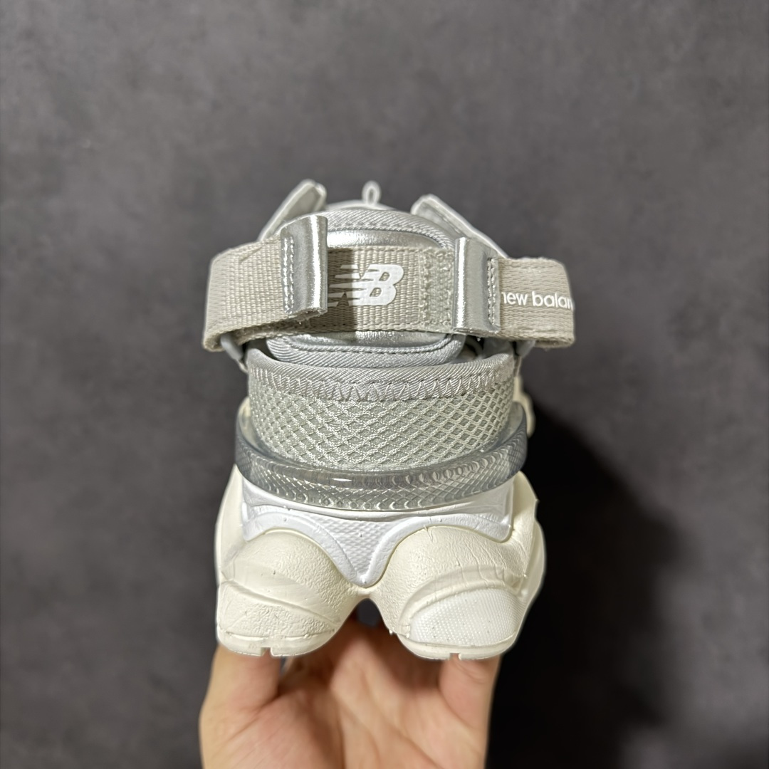 图片[4]-【公司级】New Balance NB 9060 复古单品 9060凉鞋 鞋款灵感源自设计师本人对夏日的怀日回忆。鞋面大身由空间双格及磨砂鞋面拼接而生，配以柔和、温暖的粉橘色调，夏日氛围拉满采用大面积网眼以及麂皮材质覆盖鞋身，还原经典气质。搭载ABZORB避震科技，由泡沫聚酯制成，上脚可以有效减少由鞋底反弹对身体及双腿的冲击 货号：U90605FL 尺码：36 37 37.5 38 38.5 39.5 40 40.5 41 42 42.5 43 44 44.5 45-选品中心