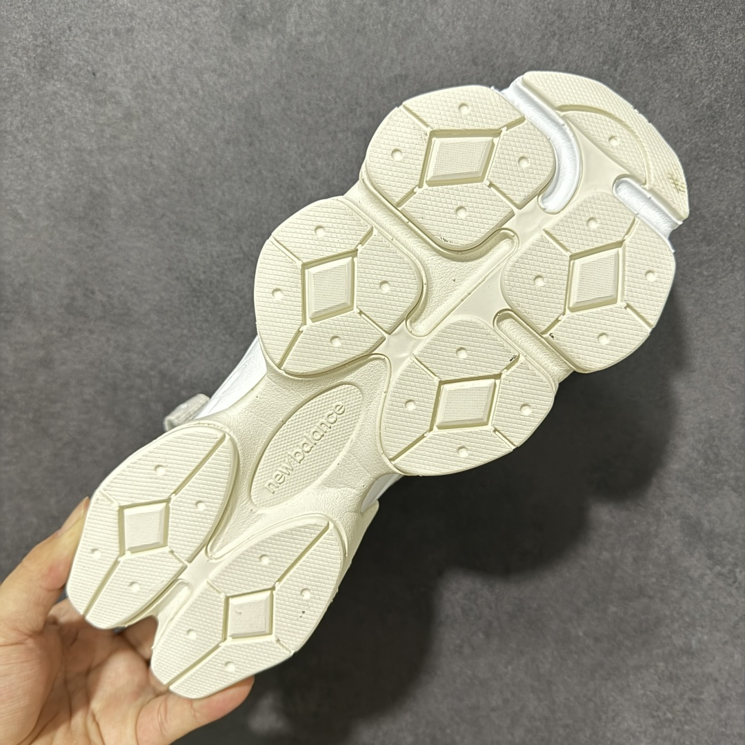 图片[9]-【公司级】New Balance NB 9060 复古单品 9060凉鞋 鞋款灵感源自设计师本人对夏日的怀日回忆。鞋面大身由空间双格及磨砂鞋面拼接而生，配以柔和、温暖的粉橘色调，夏日氛围拉满采用大面积网眼以及麂皮材质覆盖鞋身，还原经典气质。搭载ABZORB避震科技，由泡沫聚酯制成，上脚可以有效减少由鞋底反弹对身体及双腿的冲击 货号：U90605FL 尺码：36 37 37.5 38 38.5 39.5 40 40.5 41 42 42.5 43 44 44.5 45-选品中心