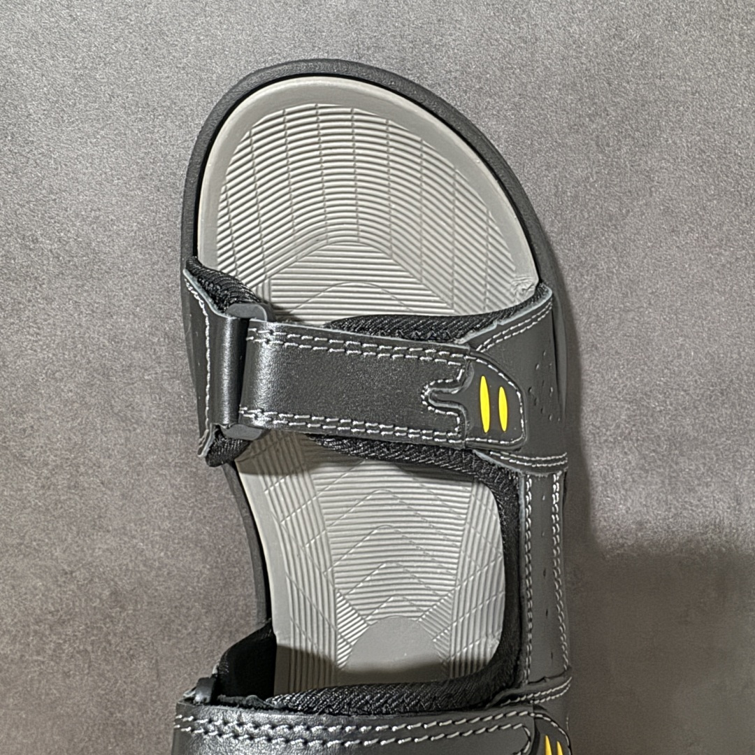 ECCO爱步运动凉鞋男款牛皮舒适沙滩凉鞋 越野系列 便捷魔术贴设计，可自由调节松紧，方便穿脱 鞋面采用E