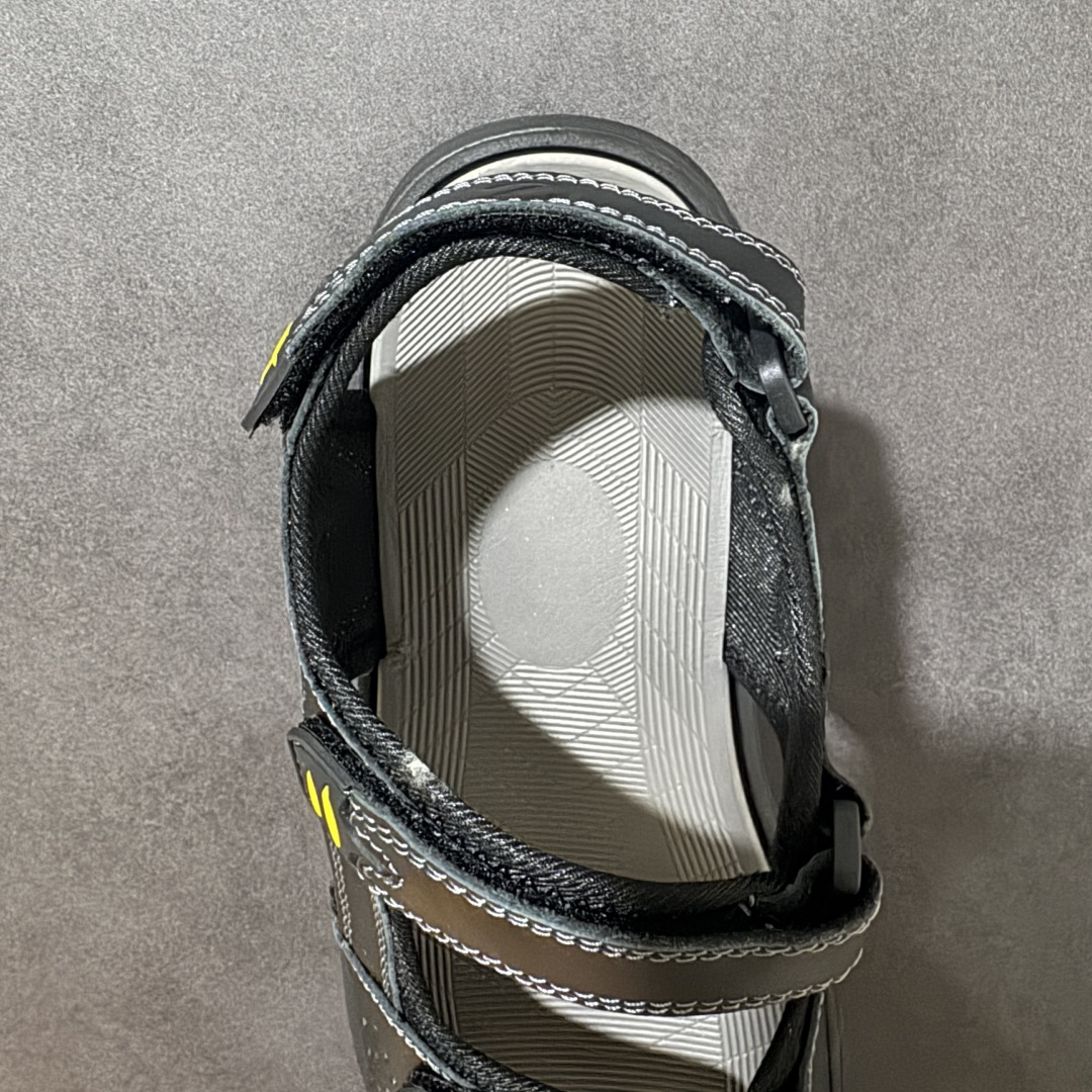 ECCO爱步运动凉鞋男款牛皮舒适沙滩凉鞋 越野系列 便捷魔术贴设计，可自由调节松紧，方便穿脱 鞋面采用E