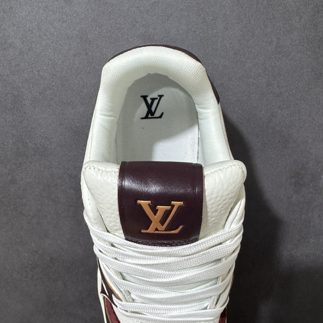 图片[6]-【公司级】Louis Vuitton LV Trainer系列高奢运动鞋潮人必备单品 同步ZP官网空胶工艺 挂饰均镶嵌NFC芯片感应装置 正确胶片断点式设计 中底正确还原原版油印字母比例 1：1原楦格板、楦头、刀磨全新升级！ 独家订制顶级压纹麂皮 原版开模TPU大底 质感原版一致 垫脚聚米微料加透气英伦网布 细节完美呈现！ 型号：AE5U3BMI61N460 尺码：39-45-选品中心