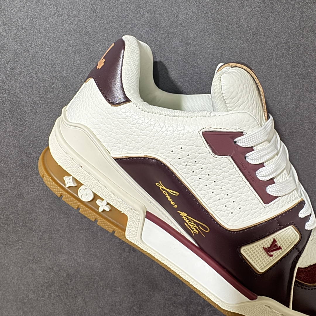 图片[7]-【公司级】Louis Vuitton LV Trainer系列高奢运动鞋潮人必备单品 同步ZP官网空胶工艺 挂饰均镶嵌NFC芯片感应装置 正确胶片断点式设计 中底正确还原原版油印字母比例 1：1原楦格板、楦头、刀磨全新升级！ 独家订制顶级压纹麂皮 原版开模TPU大底 质感原版一致 垫脚聚米微料加透气英伦网布 细节完美呈现！ 型号：AE5U3BMI61N460 尺码：39-45-选品中心