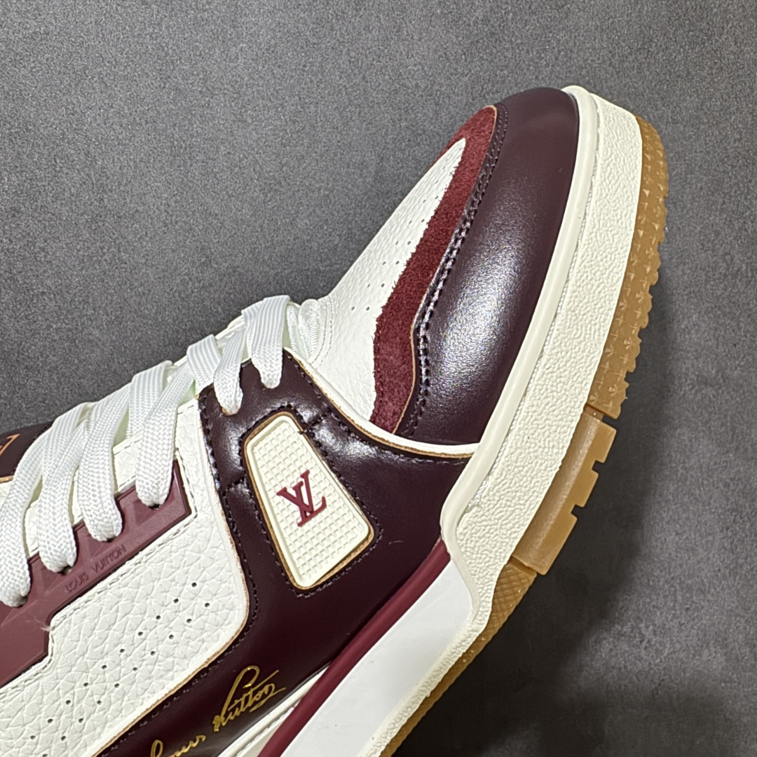 图片[8]-【公司级】Louis Vuitton LV Trainer系列高奢运动鞋潮人必备单品 同步ZP官网空胶工艺 挂饰均镶嵌NFC芯片感应装置 正确胶片断点式设计 中底正确还原原版油印字母比例 1：1原楦格板、楦头、刀磨全新升级！ 独家订制顶级压纹麂皮 原版开模TPU大底 质感原版一致 垫脚聚米微料加透气英伦网布 细节完美呈现！ 型号：AE5U3BMI61N460 尺码：39-45-选品中心