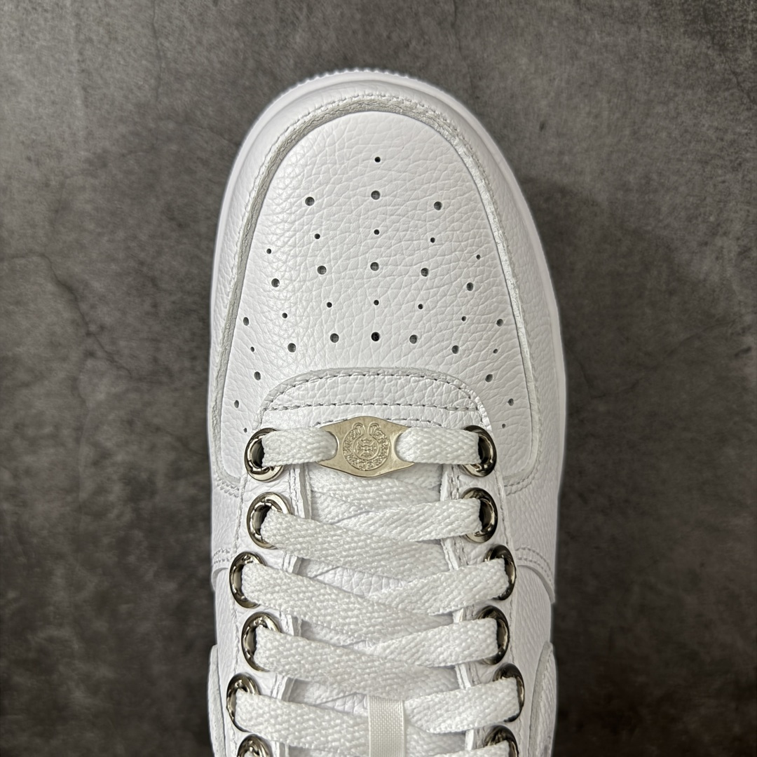 图片[5]-【GX纯原】Nocta x NK Air Force 1 Low \’07 空军一号低帮经典板鞋 克罗心Drake 联名 CZ8065-100 顶级空军 皮料质感可媲美原版 细节吊打市场其他代号版本 全鞋电脑针车 工整有序 原厂港宝加持完美还原灵魂版型 原盒原配从里到外百分百还原 原厂全头层原厂皮料 原标原盒 内置Sole气垫 中底白色背胶 中底划线 已经无限的接近公司 原厂楦头 原厂刺绣 后跟弧度修正 正确中底四线防伪 尺码：40 40.5 41 42 42.5 43 44 44.5 45 46 47.5 48.5-选品中心