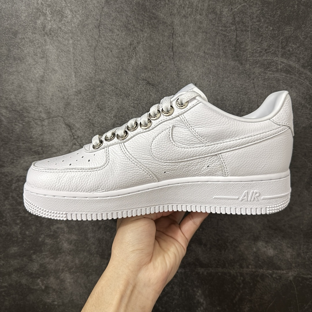 图片[2]-【GX纯原】Nocta x NK Air Force 1 Low \’07 空军一号低帮经典板鞋 克罗心Drake 联名 CZ8065-100 顶级空军 皮料质感可媲美原版 细节吊打市场其他代号版本 全鞋电脑针车 工整有序 原厂港宝加持完美还原灵魂版型 原盒原配从里到外百分百还原 原厂全头层原厂皮料 原标原盒 内置Sole气垫 中底白色背胶 中底划线 已经无限的接近公司 原厂楦头 原厂刺绣 后跟弧度修正 正确中底四线防伪 尺码：40 40.5 41 42 42.5 43 44 44.5 45 46 47.5 48.5-选品中心