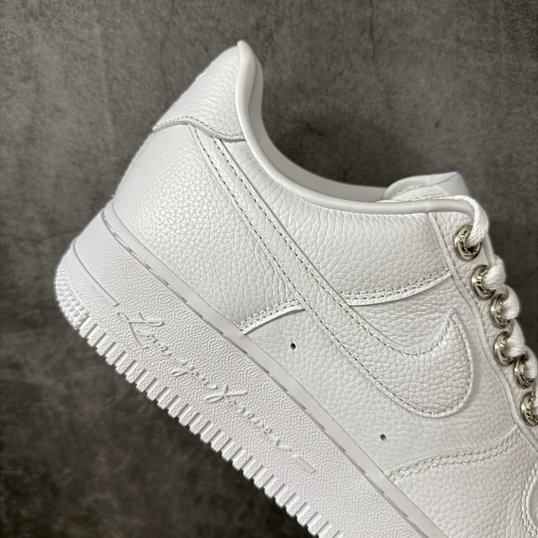 图片[7]-【GX纯原】Nocta x NK Air Force 1 Low \’07 空军一号低帮经典板鞋 克罗心Drake 联名 CZ8065-100 顶级空军 皮料质感可媲美原版 细节吊打市场其他代号版本 全鞋电脑针车 工整有序 原厂港宝加持完美还原灵魂版型 原盒原配从里到外百分百还原 原厂全头层原厂皮料 原标原盒 内置Sole气垫 中底白色背胶 中底划线 已经无限的接近公司 原厂楦头 原厂刺绣 后跟弧度修正 正确中底四线防伪 尺码：40 40.5 41 42 42.5 43 44 44.5 45 46 47.5 48.5-选品中心