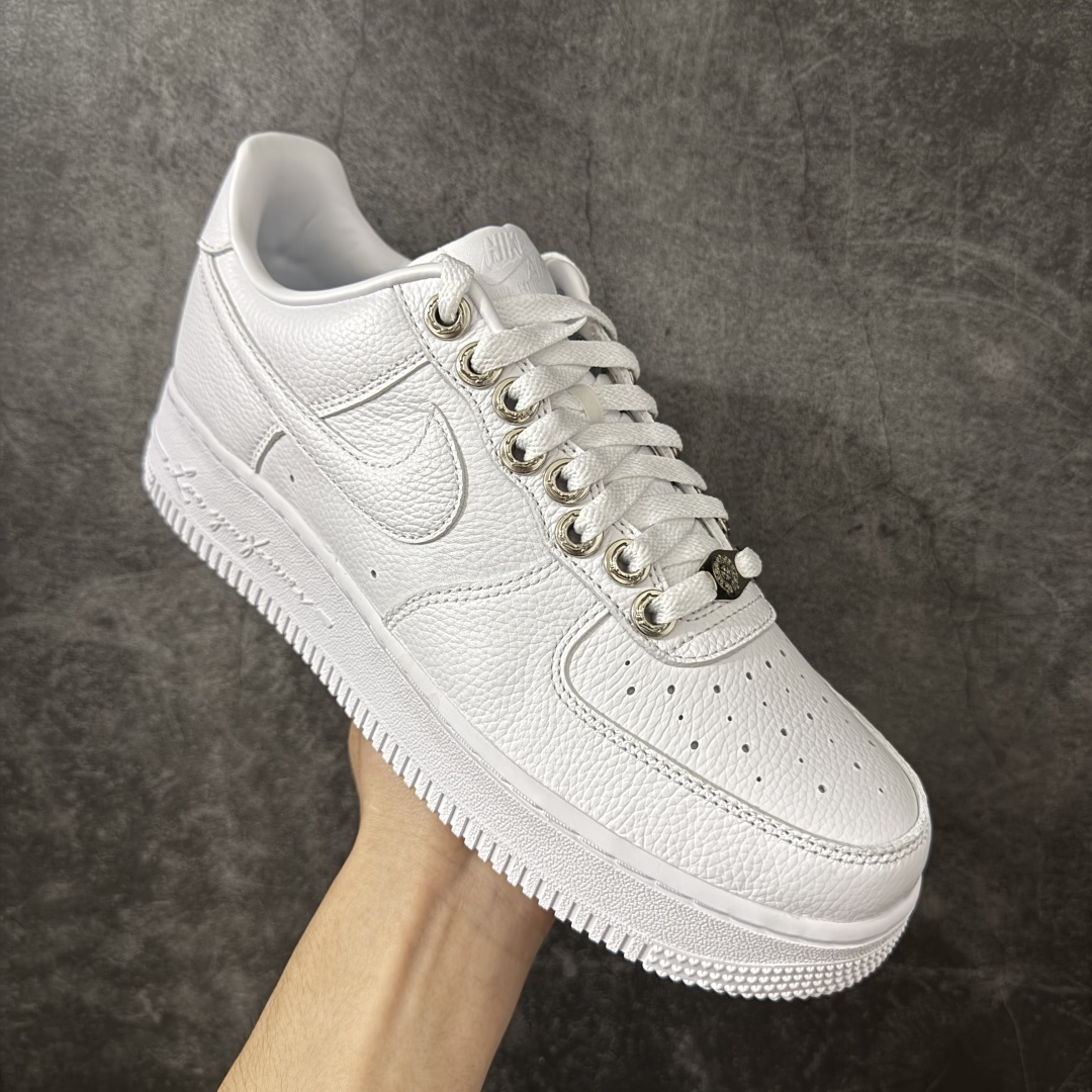 图片[3]-【GX纯原】Nocta x NK Air Force 1 Low \’07 空军一号低帮经典板鞋 克罗心Drake 联名 CZ8065-100 顶级空军 皮料质感可媲美原版 细节吊打市场其他代号版本 全鞋电脑针车 工整有序 原厂港宝加持完美还原灵魂版型 原盒原配从里到外百分百还原 原厂全头层原厂皮料 原标原盒 内置Sole气垫 中底白色背胶 中底划线 已经无限的接近公司 原厂楦头 原厂刺绣 后跟弧度修正 正确中底四线防伪 尺码：40 40.5 41 42 42.5 43 44 44.5 45 46 47.5 48.5-选品中心