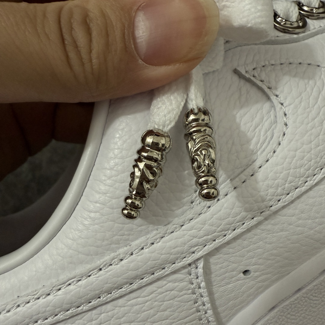 图片[7]-【GX纯原】Nocta x NK Air Force 1 Low \’07 空军一号低帮经典板鞋 克罗心Drake 联名 CZ8065-100 顶级空军 皮料质感可媲美原版 细节吊打市场其他代号版本 全鞋电脑针车 工整有序 原厂港宝加持完美还原灵魂版型 原盒原配从里到外百分百还原 原厂全头层原厂皮料 原标原盒 内置Sole气垫 中底白色背胶 中底划线 已经无限的接近公司 原厂楦头 原厂刺绣 后跟弧度修正 正确中底四线防伪 尺码：40 40.5 41 42 42.5 43 44 44.5 45 46 47.5 48.5-选品中心