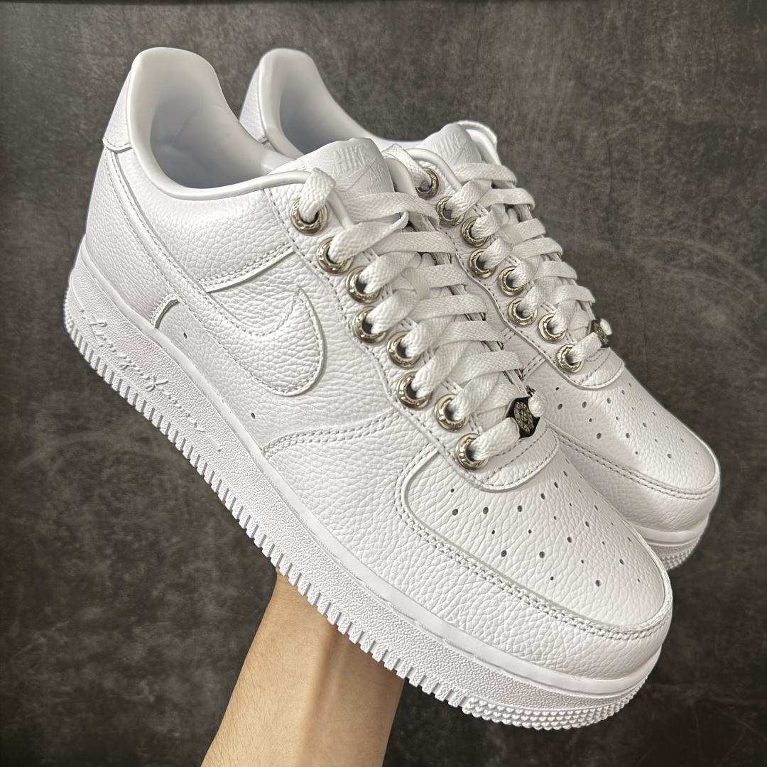 【GX纯原】Nocta x NK Air Force 1 Low \'07 空军一号低帮经典板鞋 克罗心Drake 联名 CZ8065-100 顶级空军 皮料质感可媲美原版 细节吊打市场其他代号版本 全鞋电脑针车 工整有序 原厂港宝加持完美还原灵魂版型 原盒原配从里到外百分百还原 原厂全头层原厂皮料 原标原盒 内置Sole气垫 中底白色背胶 中底划线 已经无限的接近公司 原厂楦头 原厂刺绣 后跟弧度修正 正确中底四线防伪 尺码：40 40.5 41 42 42.5 43 44 44.5 45 46 47.5 48.5-选品中心