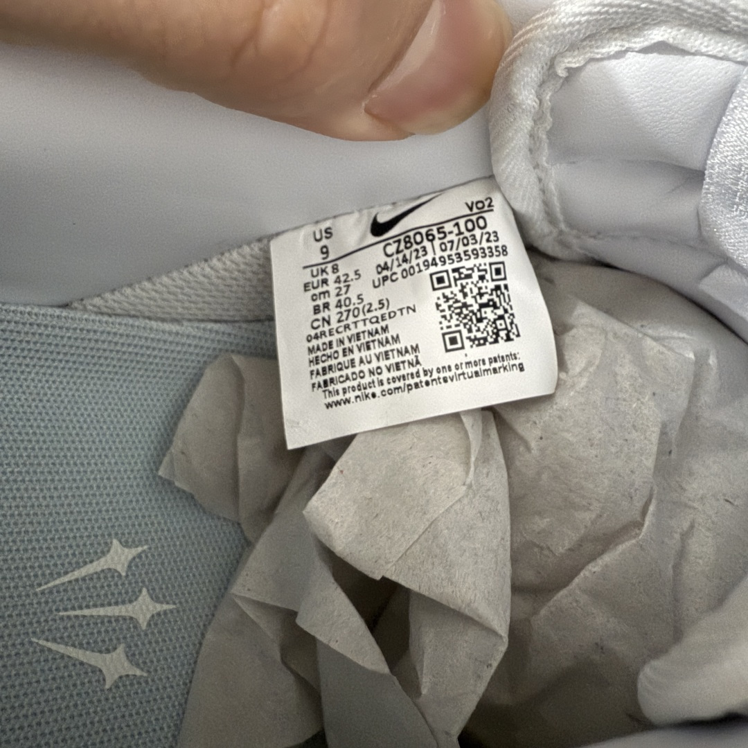 图片[9]-【GX纯原】Nocta x NK Air Force 1 Low \’07 空军一号低帮经典板鞋 克罗心Drake 联名 CZ8065-100 顶级空军 皮料质感可媲美原版 细节吊打市场其他代号版本 全鞋电脑针车 工整有序 原厂港宝加持完美还原灵魂版型 原盒原配从里到外百分百还原 原厂全头层原厂皮料 原标原盒 内置Sole气垫 中底白色背胶 中底划线 已经无限的接近公司 原厂楦头 原厂刺绣 后跟弧度修正 正确中底四线防伪 尺码：40 40.5 41 42 42.5 43 44 44.5 45 46 47.5 48.5-选品中心