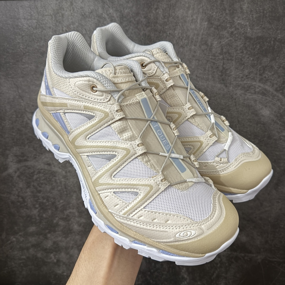 【绿x升级版】Salomon XT-QUEST ADV 萨洛蒙情侣款户外机能鞋 492618 全新绿x升级版 品质大改进 ‼️ 全鞋改进为原厂一致材料打造 全新修长鞋型 相对老版臃肿鞋型 此版的版型更正 全新玻璃冲刀 清洁度提升 同步原版左右鞋带孔的间距加大（之前老版间距太小） 网面与鞋头材料校对一致无色差（老版网面有色差） 鞋后跟反口V字定型同步zp（老版臃肿为U字后跟反口） 鞋舌两侧鞋帮脚踝处更加直挺（之前老版往中间踏） 鞋盒黑盒改正为原版牛皮纸鞋盒 鞋头处添加☯️太极标 所有细节多次修改校正 坚持同步原版无差别 毋庸置疑全市场最好的版本💪🏻终端优势供应 尺码：36-46-选品中心