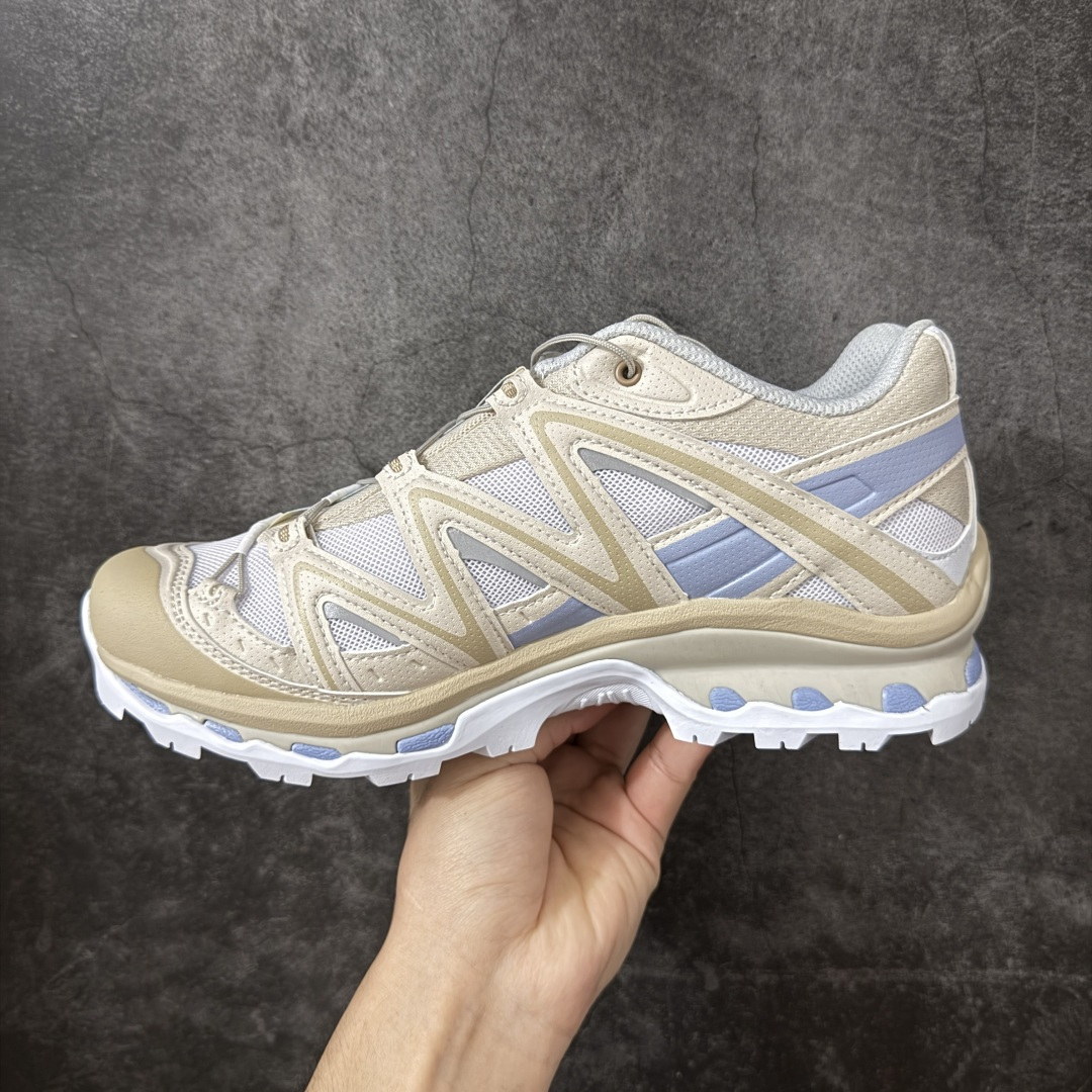 图片[2]-【绿x升级版】Salomon XT-QUEST ADV 萨洛蒙情侣款户外机能鞋 492618 全新绿x升级版 品质大改进 ‼️ 全鞋改进为原厂一致材料打造 全新修长鞋型 相对老版臃肿鞋型 此版的版型更正 全新玻璃冲刀 清洁度提升 同步原版左右鞋带孔的间距加大（之前老版间距太小） 网面与鞋头材料校对一致无色差（老版网面有色差） 鞋后跟反口V字定型同步zp（老版臃肿为U字后跟反口） 鞋舌两侧鞋帮脚踝处更加直挺（之前老版往中间踏） 鞋盒黑盒改正为原版牛皮纸鞋盒 鞋头处添加☯️太极标 所有细节多次修改校正 坚持同步原版无差别 毋庸置疑全市场最好的版本💪🏻终端优势供应 尺码：36-46-选品中心