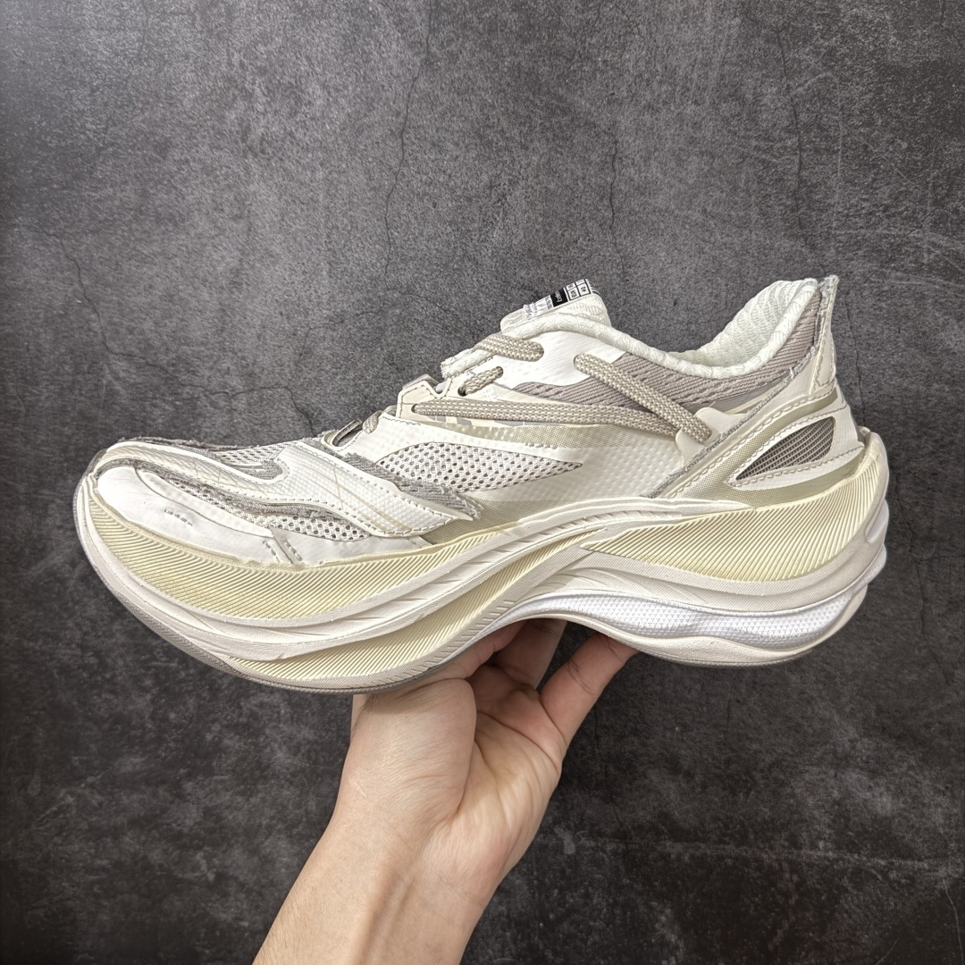 图片[2]-【XA纯原】Balenciaga巴黎世家26代 Jet 压纹印花 圆头厚底4.25cm 低帮 老爹鞋 米白色 市场老牌巴黎世家大厂出品 品质价格无需多言 原鞋原材料打造 一比一细节还原 此款相对之前款式轻质很多 超厚鞋底增高4-5cm 高街风格-选品中心