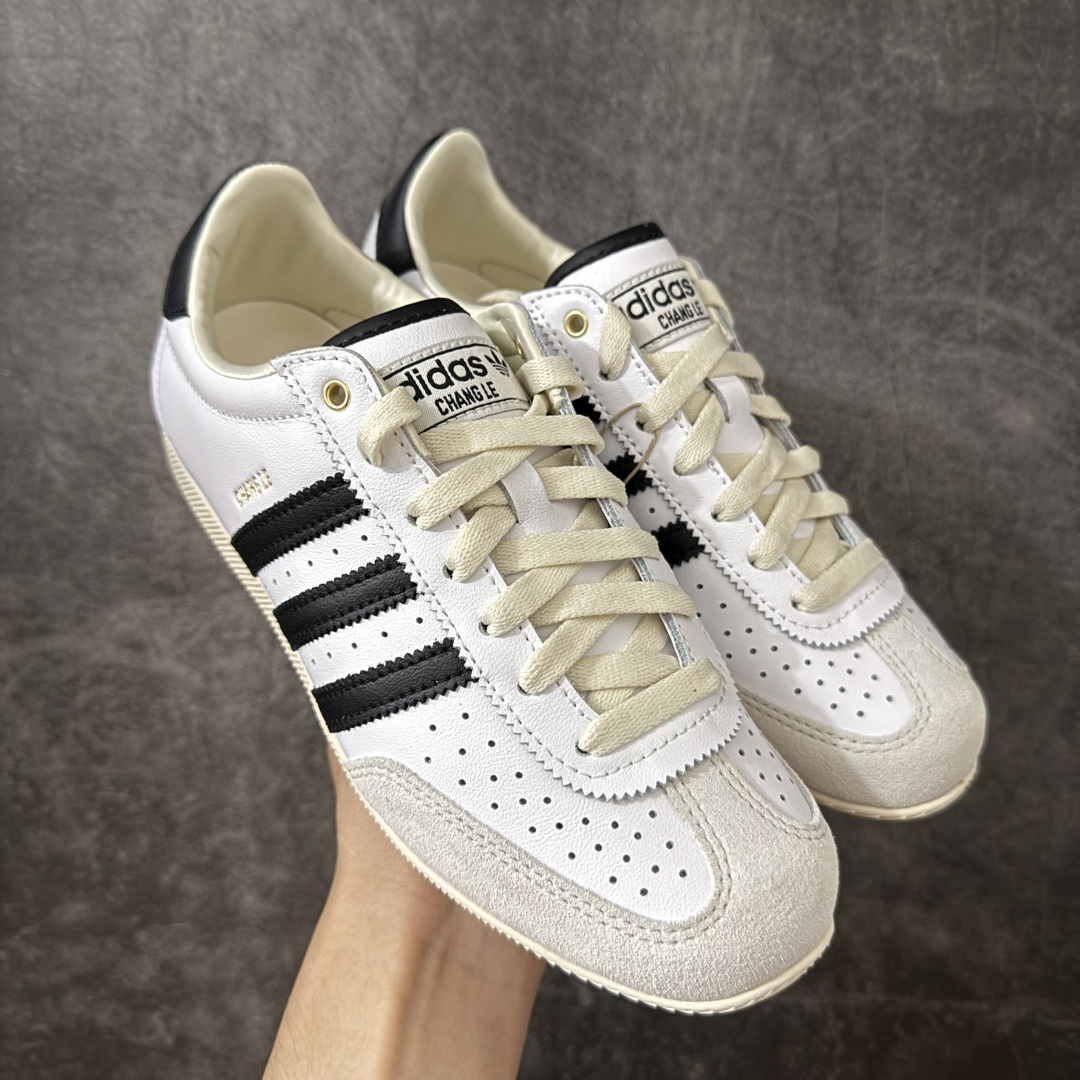 【CS纯原版】Adidas Originals Changle系列 阿迪达斯 三叶草 百搭低帮休闲运动板鞋 KJ3959 顶级纯原大厂出品 完美还原zp细节,注意区别市场任何版本,完全不是一路货色‼️ 全鞋原材料打造,无任何色差,正确鞋型,后跟港宝材料定型,正确微透生胶大底,反口内里头层细腻小牛皮,纸板中底 鞋垫背胶,侧面正确烫金压印字母,所有细节完美还原‼️ 尺码:35.5 36 36.5 37 38 38.5 39 40 40.5 41 42 42.5 43 44 44.5 45-选品中心