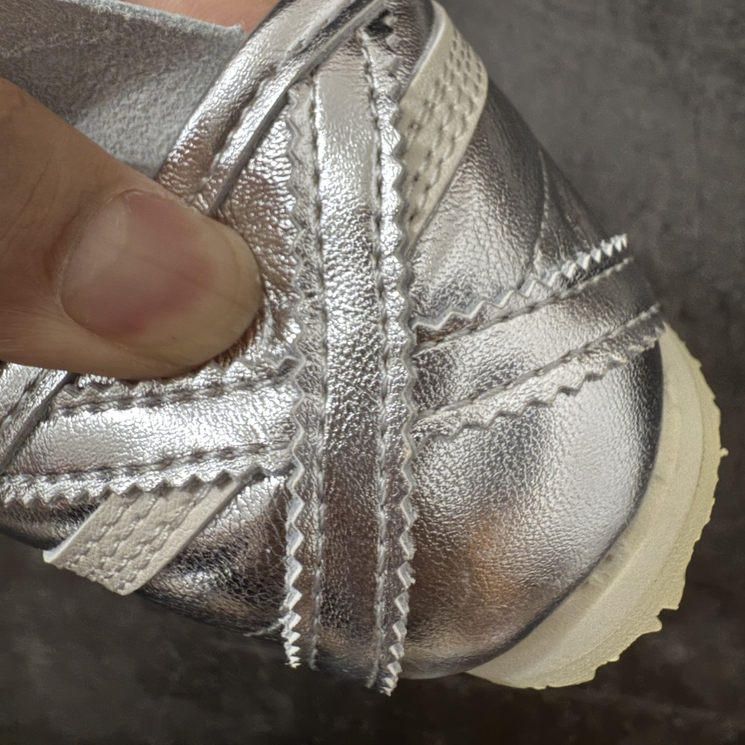 图片[3]-【顶级小羊皮版】Onitsuka Tiger Mexico 66 亚瑟士鬼冢虎复古经典板鞋 平台专供 充正版本 保证每个配色都是采购原鞋开发 采用原厂材料 全头层纳帕细纹皮面 质感无敌 全新玻璃刀切割皮料 超高清洁度 纹路、色泽、皮心颜色 质感百分百还原 海外订单工厂出品 超成熟稳定的做工品控 原装全套纸板楦头开发 原汁原味 完美呈现版型 私模正确鞋底咬花纹路 一比一鞋头弧度高度鞋身弧度 绝不口嗨 细节品控鞋型随意秒杀市面 原档咬花纹路私模大底 一个单元有六个三角形 总体形拼接呈现花瓣状 官方四联吊牌 原装Ortholite轻量化鞋垫 原盒原配 质保卡 说明书 钢印防尘纸 纸板中底带钢印 乳胶组合鞋垫带足弓 支持全方位的对比专柜 尺码：36 37 37.5 38 39 39.5 40 40.5 41.5 42 42.5 43.5 44 44.5 45-选品中心