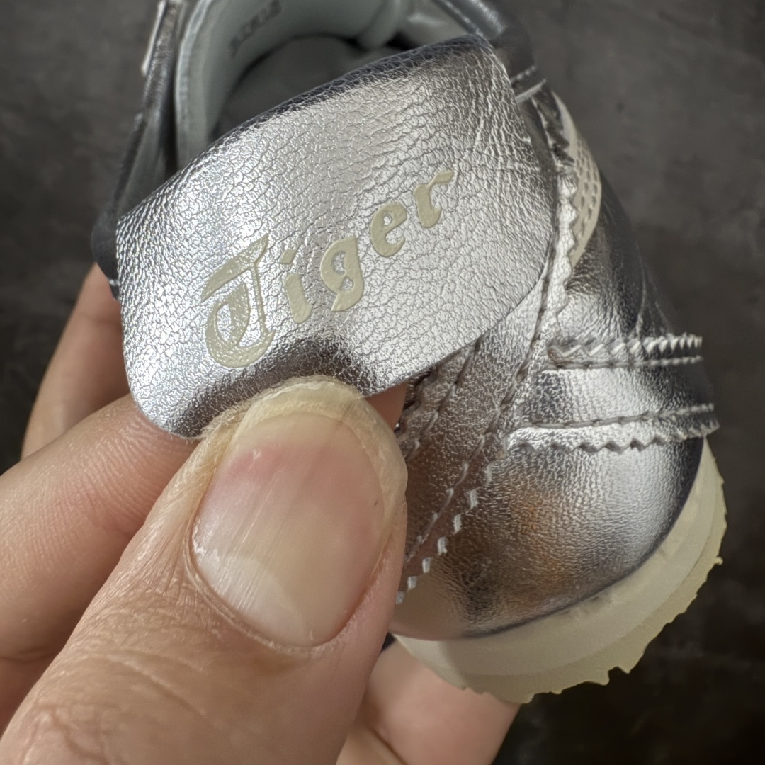 图片[2]-【顶级小羊皮版】Onitsuka Tiger Mexico 66 亚瑟士鬼冢虎复古经典板鞋 平台专供 充正版本 保证每个配色都是采购原鞋开发 采用原厂材料 全头层纳帕细纹皮面 质感无敌 全新玻璃刀切割皮料 超高清洁度 纹路、色泽、皮心颜色 质感百分百还原 海外订单工厂出品 超成熟稳定的做工品控 原装全套纸板楦头开发 原汁原味 完美呈现版型 私模正确鞋底咬花纹路 一比一鞋头弧度高度鞋身弧度 绝不口嗨 细节品控鞋型随意秒杀市面 原档咬花纹路私模大底 一个单元有六个三角形 总体形拼接呈现花瓣状 官方四联吊牌 原装Ortholite轻量化鞋垫 原盒原配 质保卡 说明书 钢印防尘纸 纸板中底带钢印 乳胶组合鞋垫带足弓 支持全方位的对比专柜 尺码：36 37 37.5 38 39 39.5 40 40.5 41.5 42 42.5 43.5 44 44.5 45-选品中心