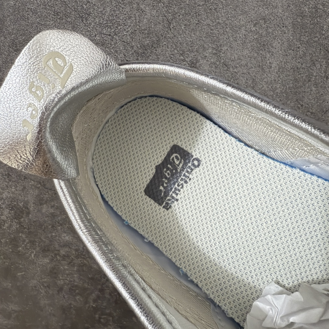 图片[8]-【顶级小羊皮版】Onitsuka Tiger Mexico 66 亚瑟士鬼冢虎复古经典板鞋 平台专供 充正版本 保证每个配色都是采购原鞋开发 采用原厂材料 全头层纳帕细纹皮面 质感无敌 全新玻璃刀切割皮料 超高清洁度 纹路、色泽、皮心颜色 质感百分百还原 海外订单工厂出品 超成熟稳定的做工品控 原装全套纸板楦头开发 原汁原味 完美呈现版型 私模正确鞋底咬花纹路 一比一鞋头弧度高度鞋身弧度 绝不口嗨 细节品控鞋型随意秒杀市面 原档咬花纹路私模大底 一个单元有六个三角形 总体形拼接呈现花瓣状 官方四联吊牌 原装Ortholite轻量化鞋垫 原盒原配 质保卡 说明书 钢印防尘纸 纸板中底带钢印 乳胶组合鞋垫带足弓 支持全方位的对比专柜 尺码：36 37 37.5 38 39 39.5 40 40.5 41.5 42 42.5 43.5 44 44.5 45-选品中心
