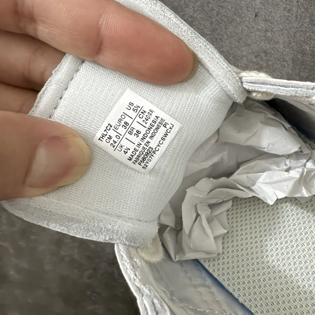 图片[7]-【顶级小羊皮版】Onitsuka Tiger Mexico 66 亚瑟士鬼冢虎复古经典板鞋 平台专供 充正版本 保证每个配色都是采购原鞋开发 采用原厂材料 全头层纳帕细纹皮面 质感无敌 全新玻璃刀切割皮料 超高清洁度 纹路、色泽、皮心颜色 质感百分百还原 海外订单工厂出品 超成熟稳定的做工品控 原装全套纸板楦头开发 原汁原味 完美呈现版型 私模正确鞋底咬花纹路 一比一鞋头弧度高度鞋身弧度 绝不口嗨 细节品控鞋型随意秒杀市面 原档咬花纹路私模大底 一个单元有六个三角形 总体形拼接呈现花瓣状 官方四联吊牌 原装Ortholite轻量化鞋垫 原盒原配 质保卡 说明书 钢印防尘纸 纸板中底带钢印 乳胶组合鞋垫带足弓 支持全方位的对比专柜 尺码：36 37 37.5 38 39 39.5 40 40.5 41.5 42 42.5 43.5 44 44.5 45-选品中心