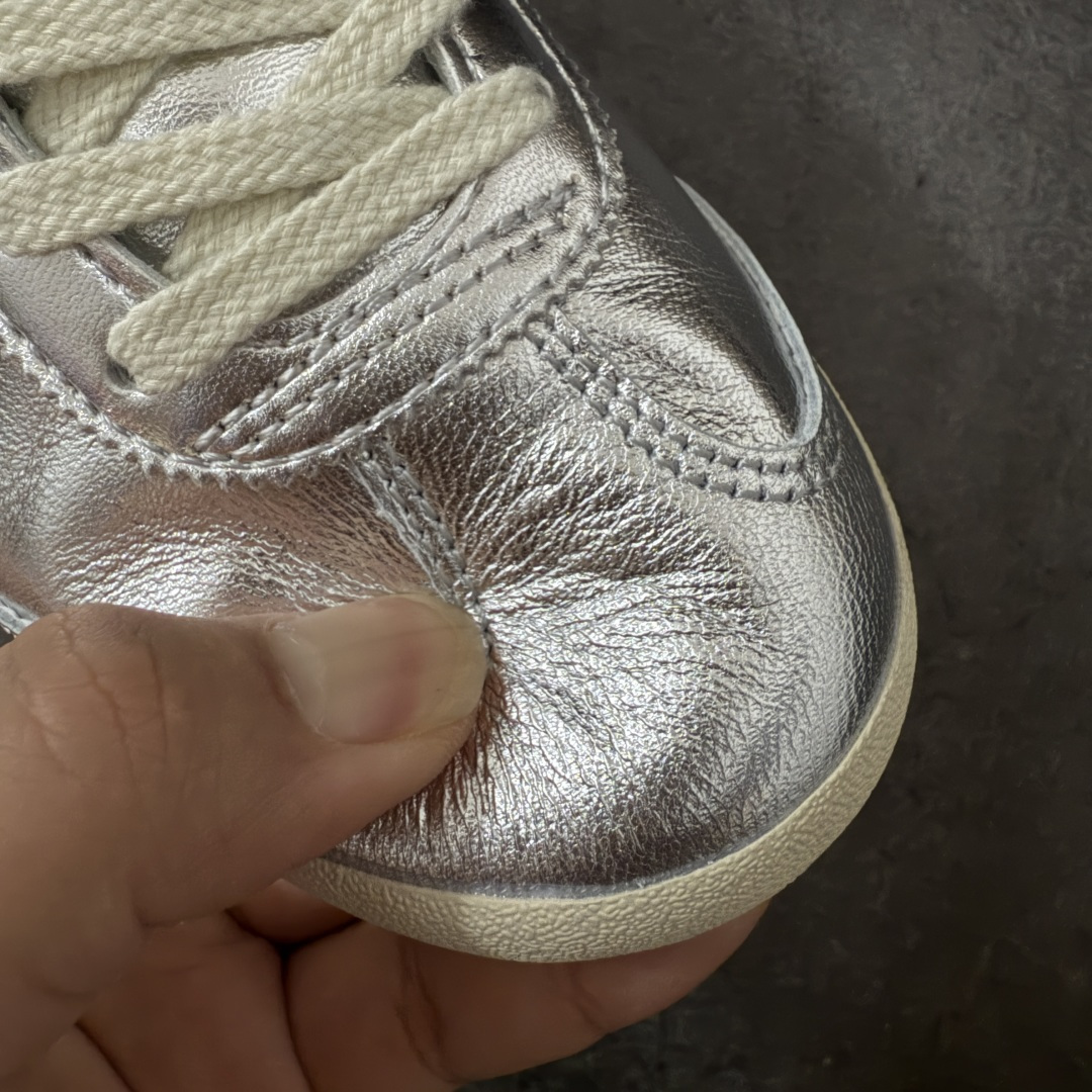 图片[5]-【顶级小羊皮版】Onitsuka Tiger Mexico 66 亚瑟士鬼冢虎复古经典板鞋 平台专供 充正版本 保证每个配色都是采购原鞋开发 采用原厂材料 全头层纳帕细纹皮面 质感无敌 全新玻璃刀切割皮料 超高清洁度 纹路、色泽、皮心颜色 质感百分百还原 海外订单工厂出品 超成熟稳定的做工品控 原装全套纸板楦头开发 原汁原味 完美呈现版型 私模正确鞋底咬花纹路 一比一鞋头弧度高度鞋身弧度 绝不口嗨 细节品控鞋型随意秒杀市面 原档咬花纹路私模大底 一个单元有六个三角形 总体形拼接呈现花瓣状 官方四联吊牌 原装Ortholite轻量化鞋垫 原盒原配 质保卡 说明书 钢印防尘纸 纸板中底带钢印 乳胶组合鞋垫带足弓 支持全方位的对比专柜 尺码：36 37 37.5 38 39 39.5 40 40.5 41.5 42 42.5 43.5 44 44.5 45-选品中心