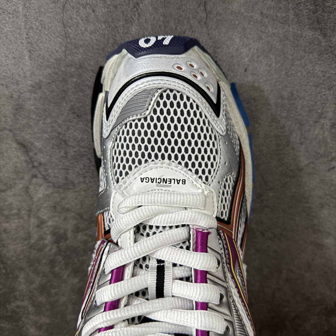 图片[5]-【公司级H版】BALENCIAGA Runner 巴黎世家七代 黑白色 此系列是通过溢胶、做旧、缝线等细节 展示了设计师 Demna 的运动鞋风格 用一双「旧鞋」传递复古感 后侧板、翘起的鞋头 则展示了 Demna 在结构上的未来构想 原装大盒从里到外一切百分百还原官方配置 顶级专供碾压一切版本 尺码：35 36 37 38 39 40 41 42 43 44 45 46-选品中心