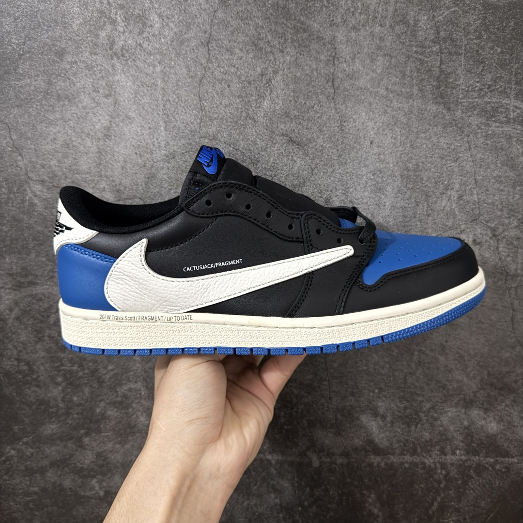 【纯原F版】Travis Scott x Air Jordan AJ1 Low OG SP TS联名倒钩低帮 黑蓝白倒钩定制款 DM7866-014 知名大厂出品 纯原高版本 产品品控稳定性领先行业 各方面均可对飙市面通货版 SZ原厂全套原楦原纸板冲刀磨具开发 原厂皮料加持 原厂港宝加持定型后跟R度完美 同源原厂电绣 鬼脸飞翼针数密度立体效果一致 百分百一致原鞋 原厂拉帮工艺 针距密度一致 后跟弧度收口自然不对折 极致一眼正品既视感 进口玻璃冲刀皮料裁剪零毛边 全鞋电脑针车工艺 品控清洁度最高QC检验标准 免检产品 原厂订购鞋盒、鞋标、防尘纸、鞋撑、鞋带 追求极致的原厂味道！ 尺码：36-47.5-选品中心