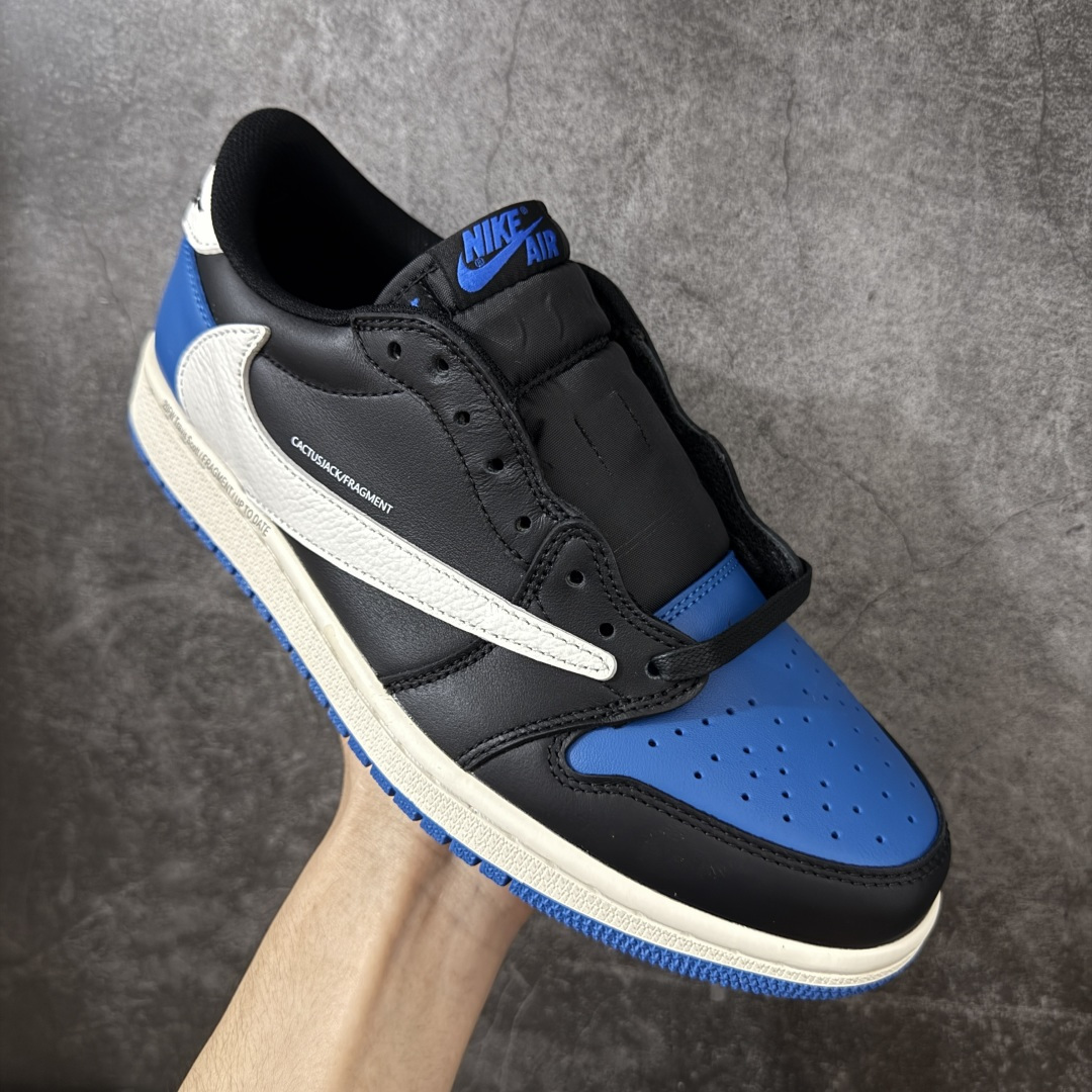 图片[3]-【纯原F版】Travis Scott x Air Jordan AJ1 Low OG SP TS联名倒钩低帮 黑蓝白倒钩定制款 DM7866-014 知名大厂出品 纯原高版本 产品品控稳定性领先行业 各方面均可对飙市面通货版 SZ原厂全套原楦原纸板冲刀磨具开发 原厂皮料加持 原厂港宝加持定型后跟R度完美 同源原厂电绣 鬼脸飞翼针数密度立体效果一致 百分百一致原鞋 原厂拉帮工艺 针距密度一致 后跟弧度收口自然不对折 极致一眼正品既视感 进口玻璃冲刀皮料裁剪零毛边 全鞋电脑针车工艺 品控清洁度最高QC检验标准 免检产品 原厂订购鞋盒、鞋标、防尘纸、鞋撑、鞋带 追求极致的原厂味道！ 尺码：36-47.5-选品中心