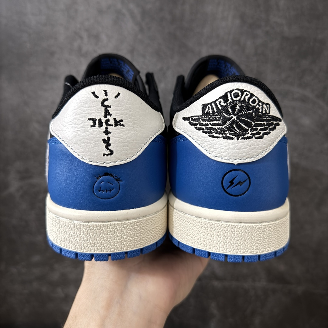 图片[4]-【纯原F版】Travis Scott x Air Jordan AJ1 Low OG SP TS联名倒钩低帮 黑蓝白倒钩定制款 DM7866-014 知名大厂出品 纯原高版本 产品品控稳定性领先行业 各方面均可对飙市面通货版 SZ原厂全套原楦原纸板冲刀磨具开发 原厂皮料加持 原厂港宝加持定型后跟R度完美 同源原厂电绣 鬼脸飞翼针数密度立体效果一致 百分百一致原鞋 原厂拉帮工艺 针距密度一致 后跟弧度收口自然不对折 极致一眼正品既视感 进口玻璃冲刀皮料裁剪零毛边 全鞋电脑针车工艺 品控清洁度最高QC检验标准 免检产品 原厂订购鞋盒、鞋标、防尘纸、鞋撑、鞋带 追求极致的原厂味道！ 尺码：36-47.5-选品中心