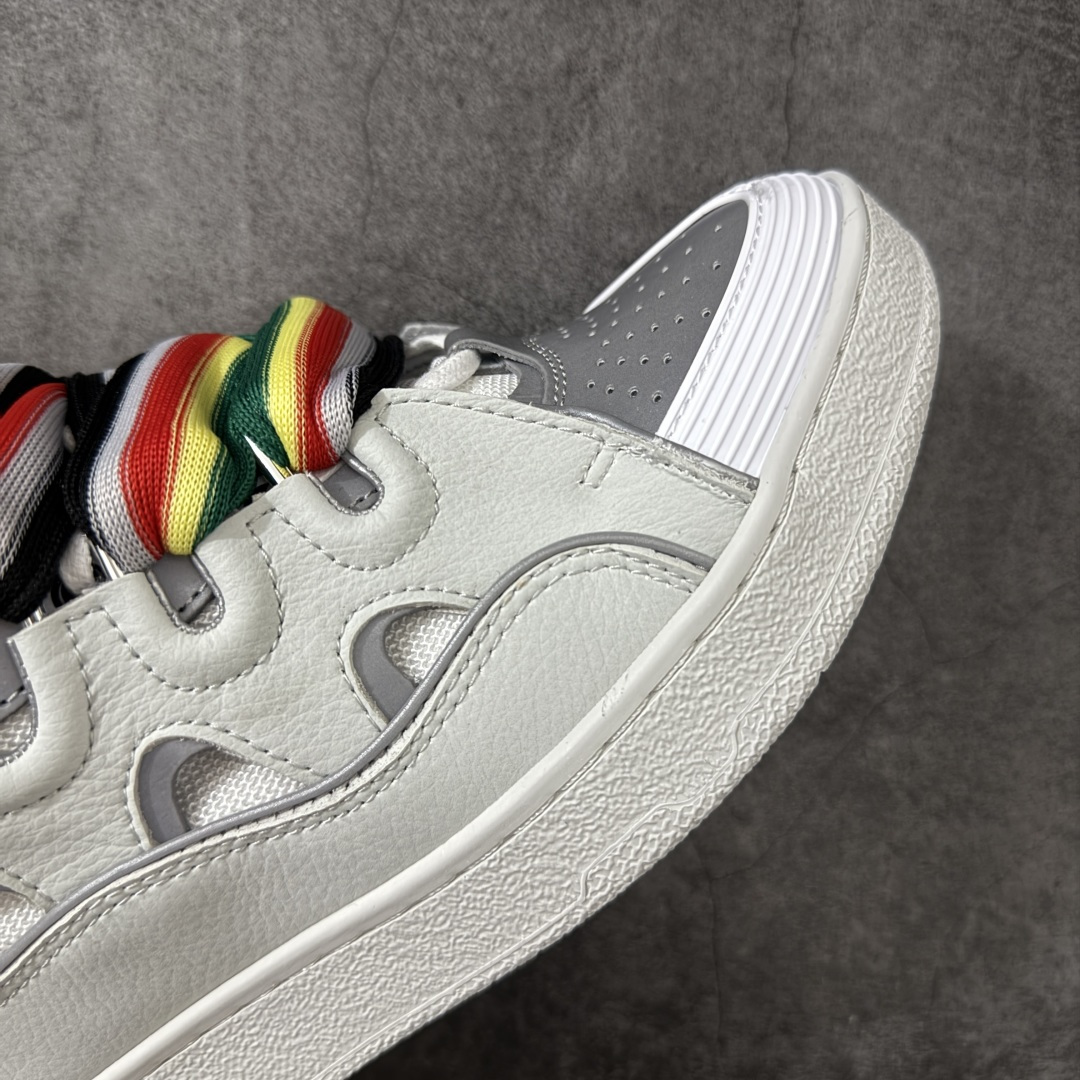图片[6]-【YH纯原版】 Lanvin Leather Curb Sneakers 浪凡面包鞋 现货 原版1：1开模重工艺制作 面料采用进口牛磨砂➕环保牛反绒➕金钢网织物 内里柔软透气太空棉面料 原版开模双色TPU大底 顶级品质 区别市场流通其他货品 Leather是一款灵感源自90年代的运动鞋 设计自信 尺寸夸张 这款鞋由纳帕小牛皮、翻毛皮和网眼布制成 圆润的外形、加垫的鞋舌和弯曲的金属孔眼使这款精心打造的鞋格外舒适 尺码：36-47-选品中心