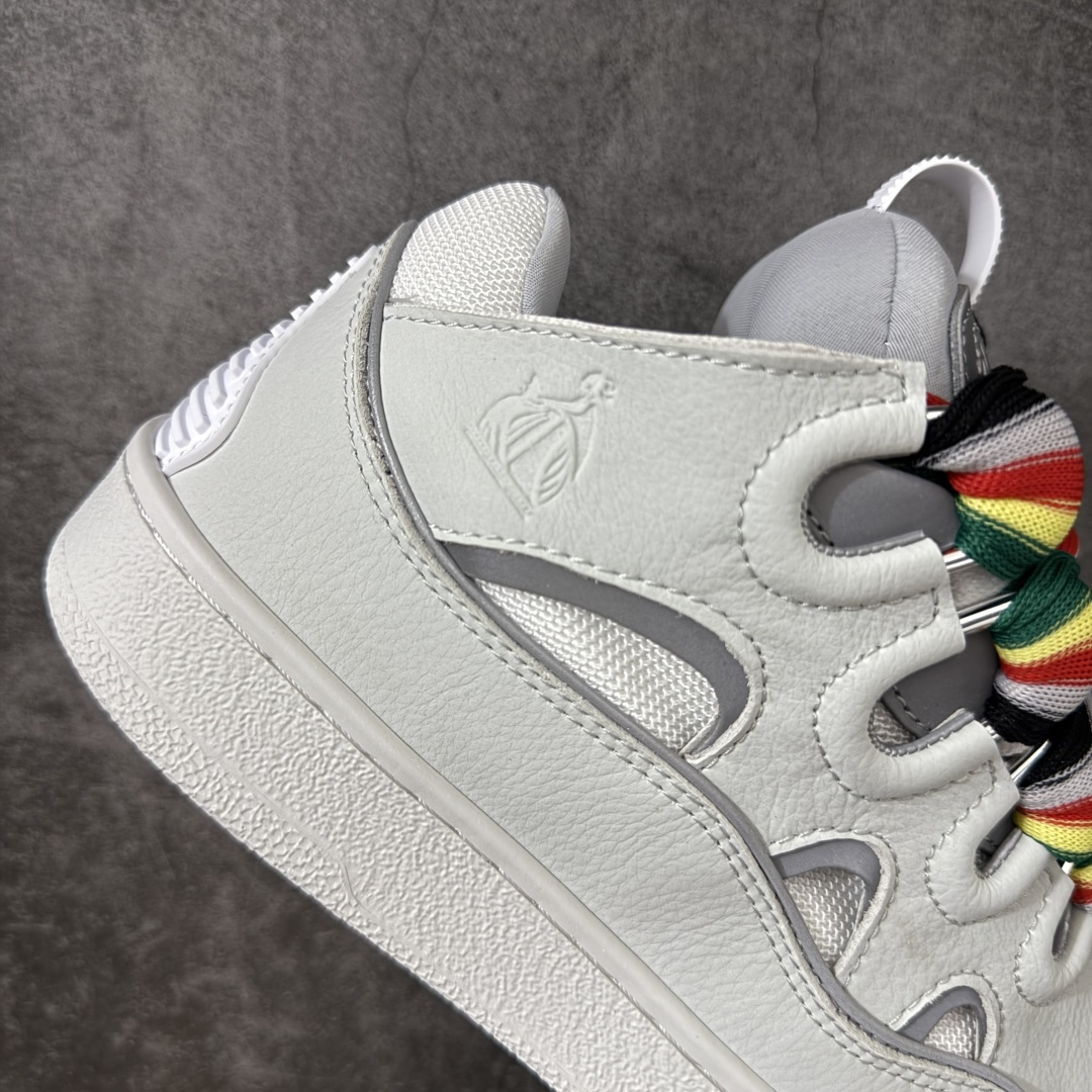 图片[7]-【YH纯原版】 Lanvin Leather Curb Sneakers 浪凡面包鞋 现货 原版1：1开模重工艺制作 面料采用进口牛磨砂➕环保牛反绒➕金钢网织物 内里柔软透气太空棉面料 原版开模双色TPU大底 顶级品质 区别市场流通其他货品 Leather是一款灵感源自90年代的运动鞋 设计自信 尺寸夸张 这款鞋由纳帕小牛皮、翻毛皮和网眼布制成 圆润的外形、加垫的鞋舌和弯曲的金属孔眼使这款精心打造的鞋格外舒适 尺码：36-47-选品中心
